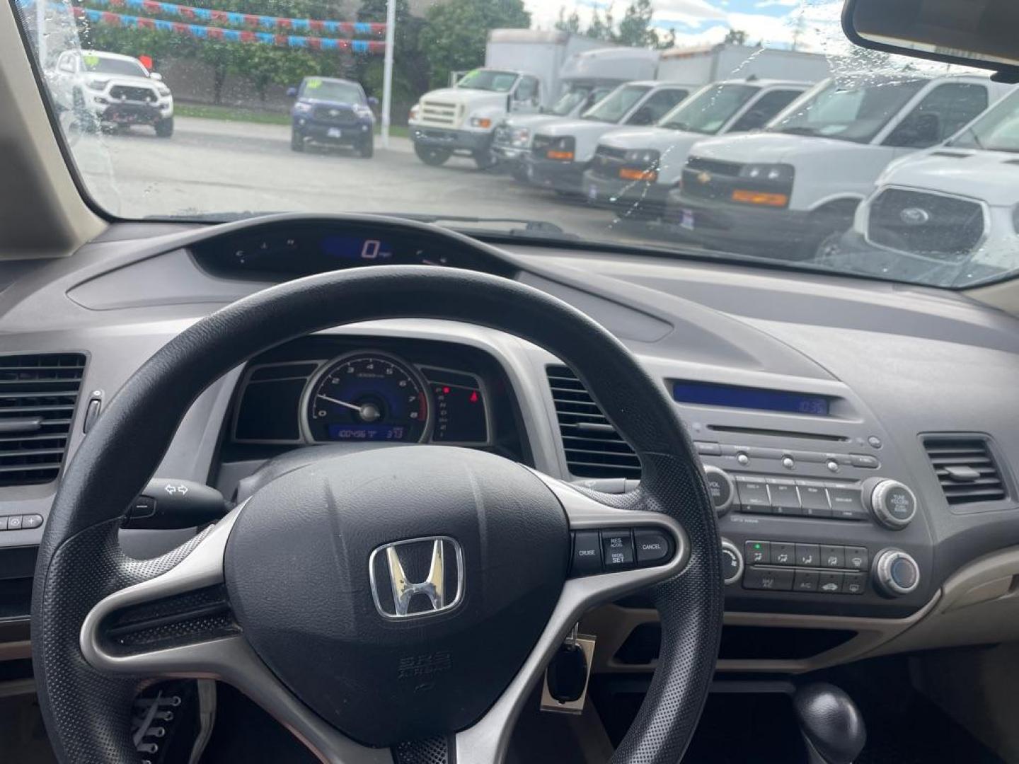 2010 WHITE HONDA CIVIC LX (19XFA1F53AE) with an 1.8L engine, Automatic transmission, located at 929 East 8th Ave, Anchorage, AK, 99501, (907) 274-2277, 61.214783, -149.866074 - Photo#4