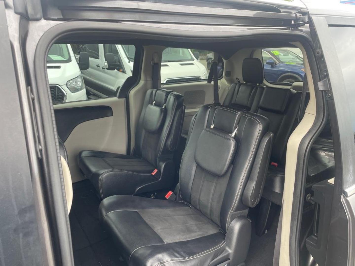 2019 BLACK DODGE GRAND CARAVAN SXT (2C4RDGCG2KR) with an 3.6L engine, Automatic transmission, located at 929 East 8th Ave, Anchorage, AK, 99501, (907) 274-2277, 61.214783, -149.866074 - Photo#3