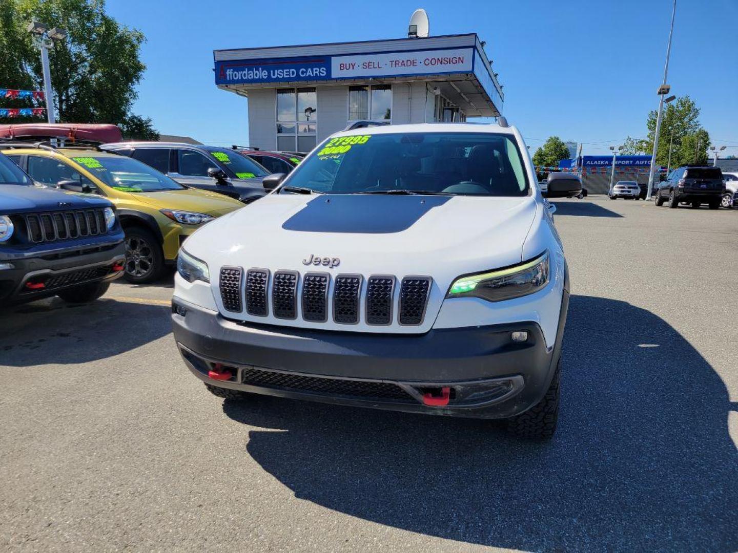 2020 WHITE JEEP CHEROKEE TRAILHAWK (1C4PJMBX6LD) with an 3.2L engine, Automatic transmission, located at 929 East 8th Ave, Anchorage, AK, 99501, (907) 274-2277, 61.214783, -149.866074 - Photo#0