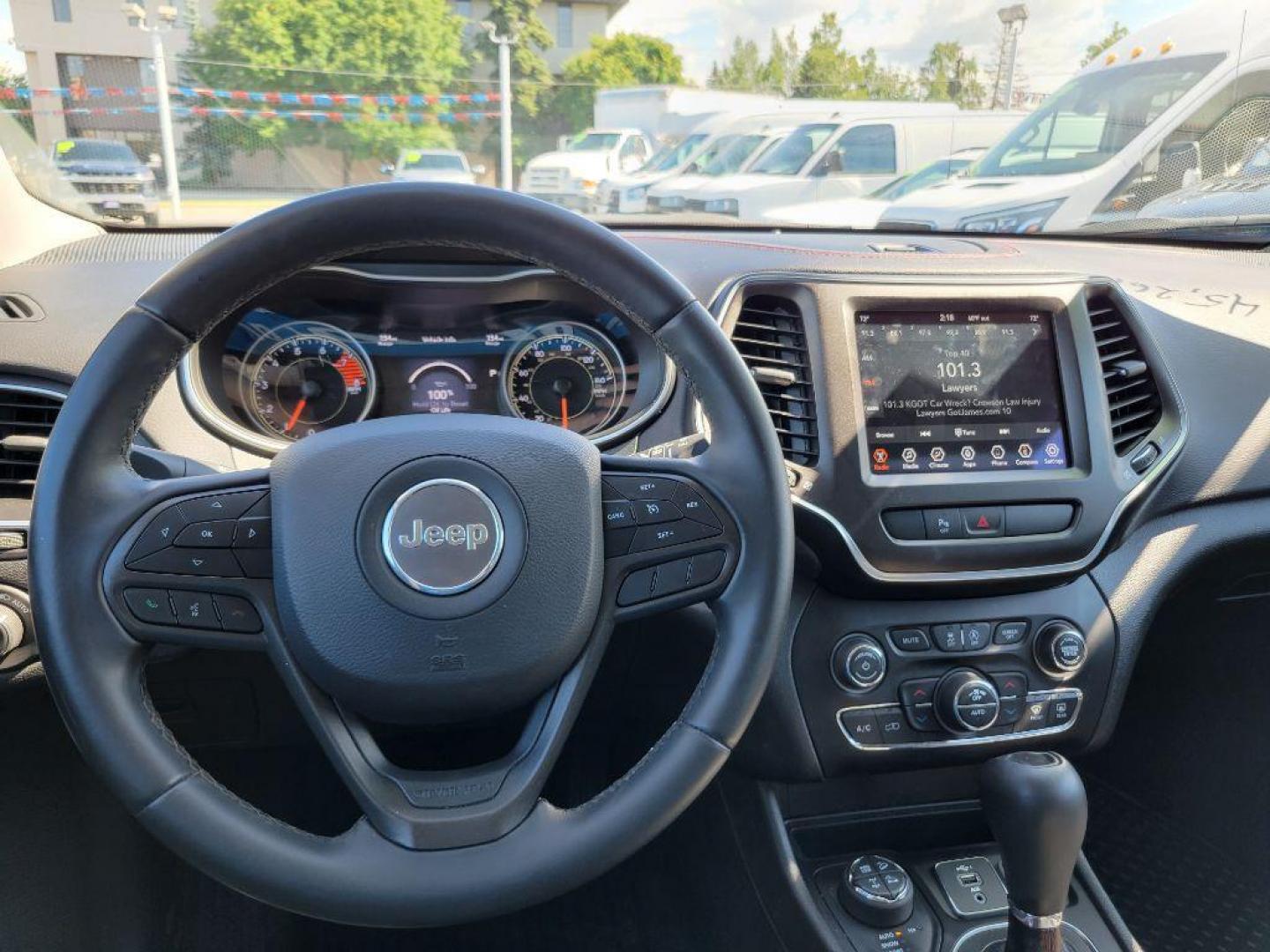 2020 WHITE JEEP CHEROKEE TRAILHAWK (1C4PJMBX6LD) with an 3.2L engine, Automatic transmission, located at 929 East 8th Ave, Anchorage, AK, 99501, (907) 274-2277, 61.214783, -149.866074 - Photo#4