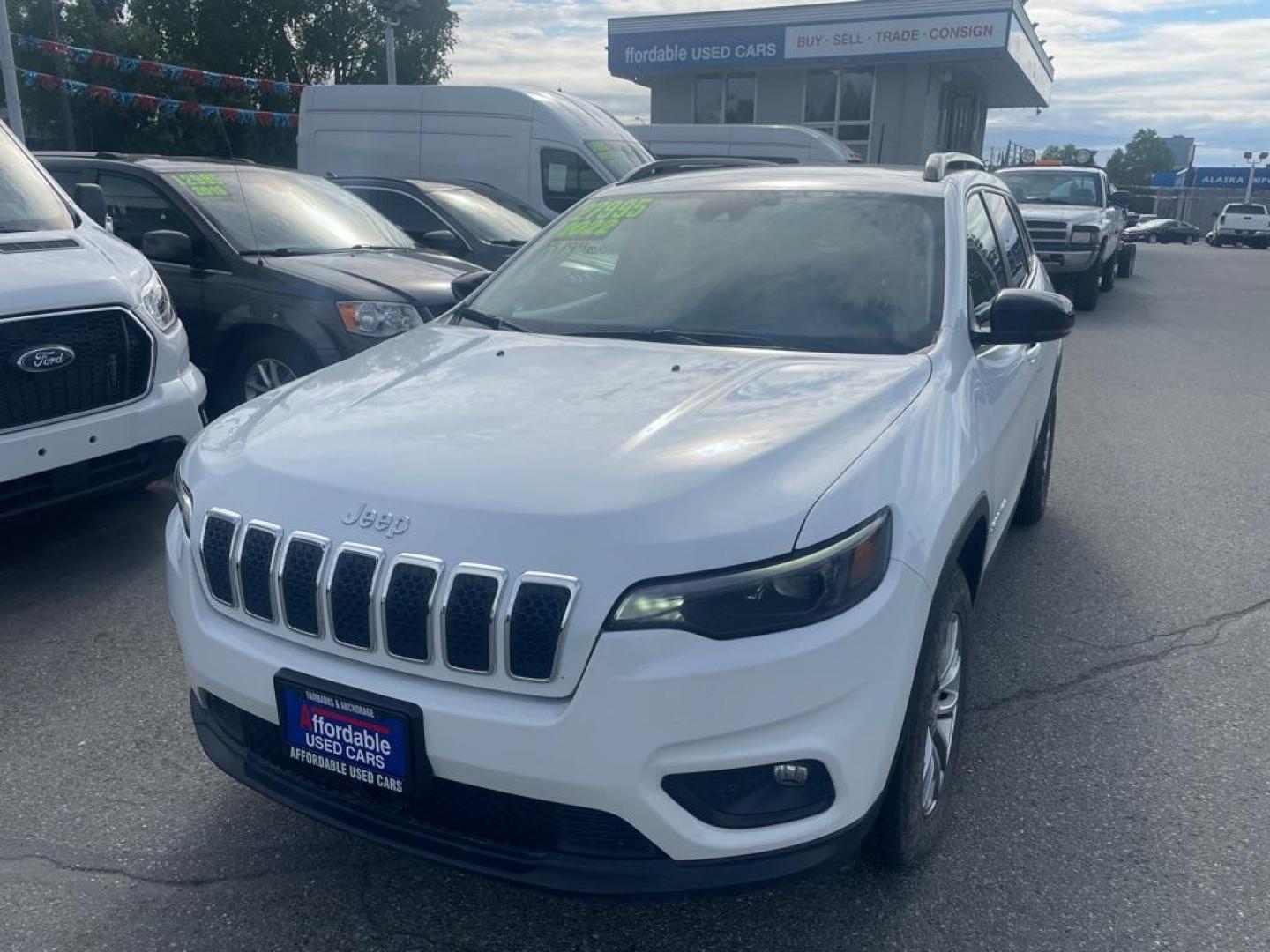 2022 WHITE JEEP CHEROKEE LATITUDE LUX (1C4PJMMX6ND) with an 3.2L engine, Automatic transmission, located at 929 East 8th Ave, Anchorage, AK, 99501, (907) 274-2277, 61.214783, -149.866074 - Photo#0