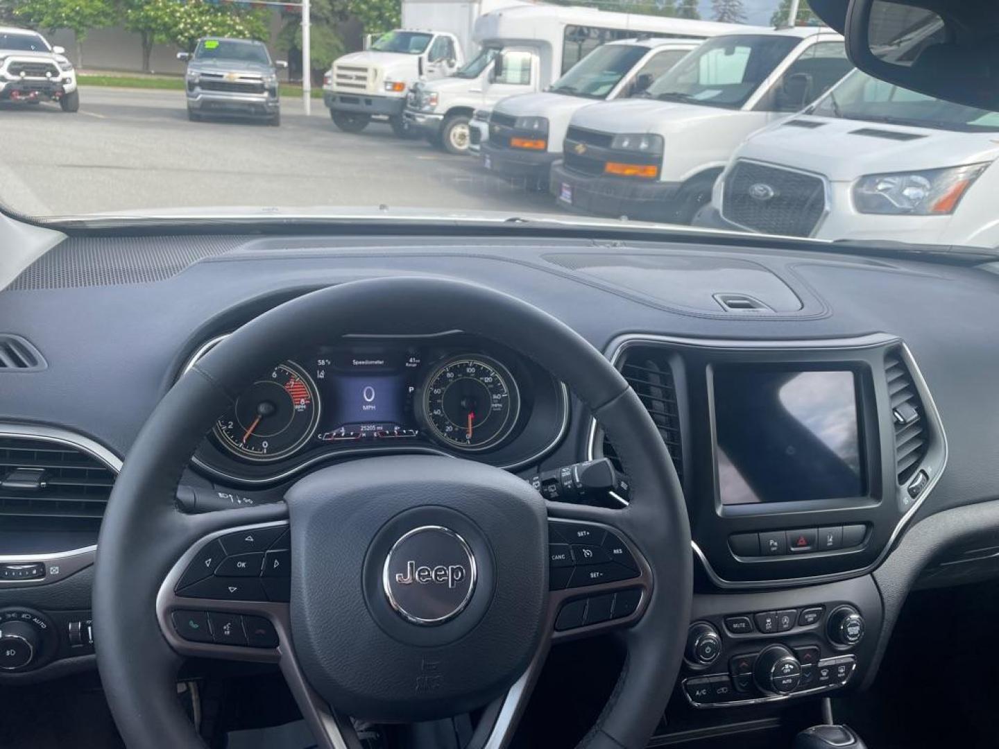 2022 WHITE JEEP CHEROKEE LATITUDE LUX (1C4PJMMX6ND) with an 3.2L engine, Automatic transmission, located at 929 East 8th Ave, Anchorage, AK, 99501, (907) 274-2277, 61.214783, -149.866074 - Photo#4