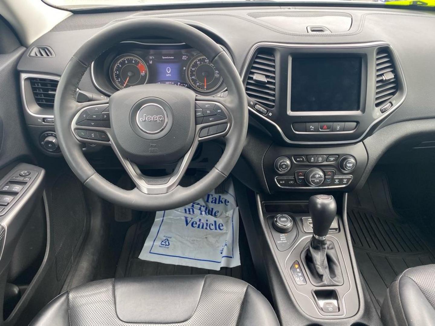 2022 WHITE JEEP CHEROKEE LATITUDE LUX (1C4PJMMX6ND) with an 3.2L engine, Automatic transmission, located at 929 East 8th Ave, Anchorage, AK, 99501, (907) 274-2277, 61.214783, -149.866074 - Photo#4