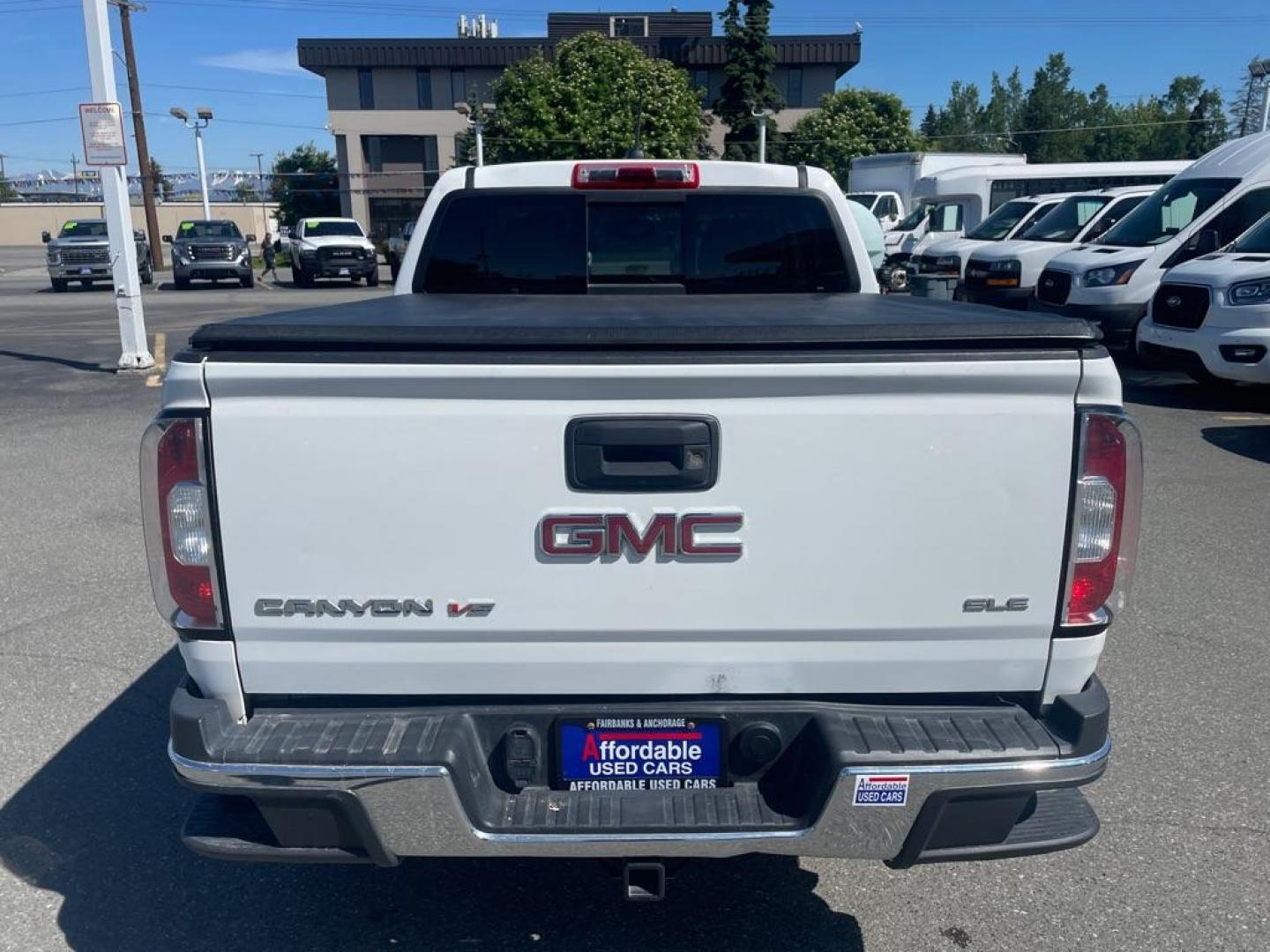 2019 WHITE GMC CANYON SLE (1GTG6CEN1K1) with an 3.6L engine, Automatic transmission, located at 929 East 8th Ave, Anchorage, AK, 99501, (907) 274-2277, 61.214783, -149.866074 - Photo#2