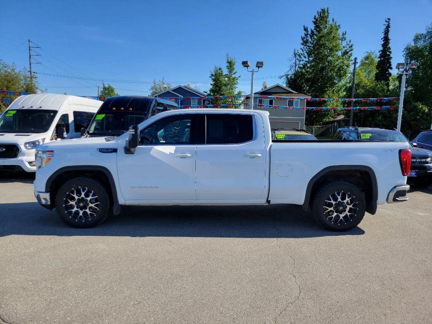 2020 WHITE GMC SIERRA 1500 SLE (3GTU9BED9LG) with an 5.3L engine, Automatic transmission, located at 929 East 8th Ave, Anchorage, AK, 99501, (907) 274-2277, 61.214783, -149.866074 - Photo#1