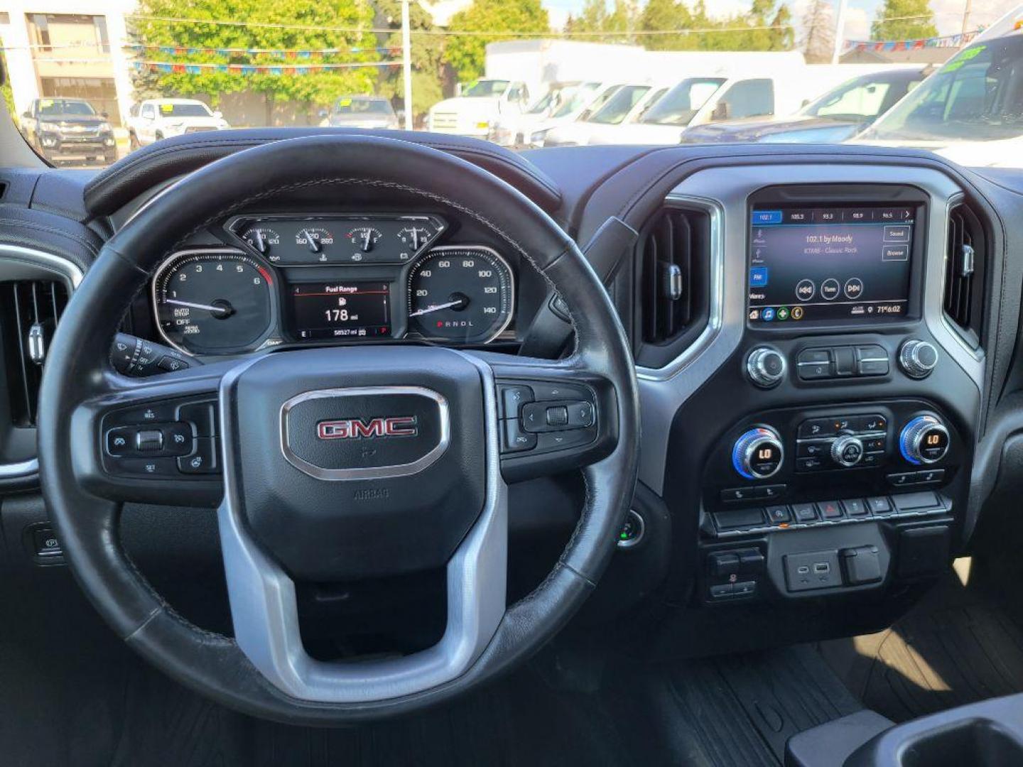 2020 WHITE GMC SIERRA 1500 SLE (3GTU9BED9LG) with an 5.3L engine, Automatic transmission, located at 929 East 8th Ave, Anchorage, AK, 99501, (907) 274-2277, 61.214783, -149.866074 - Photo#4