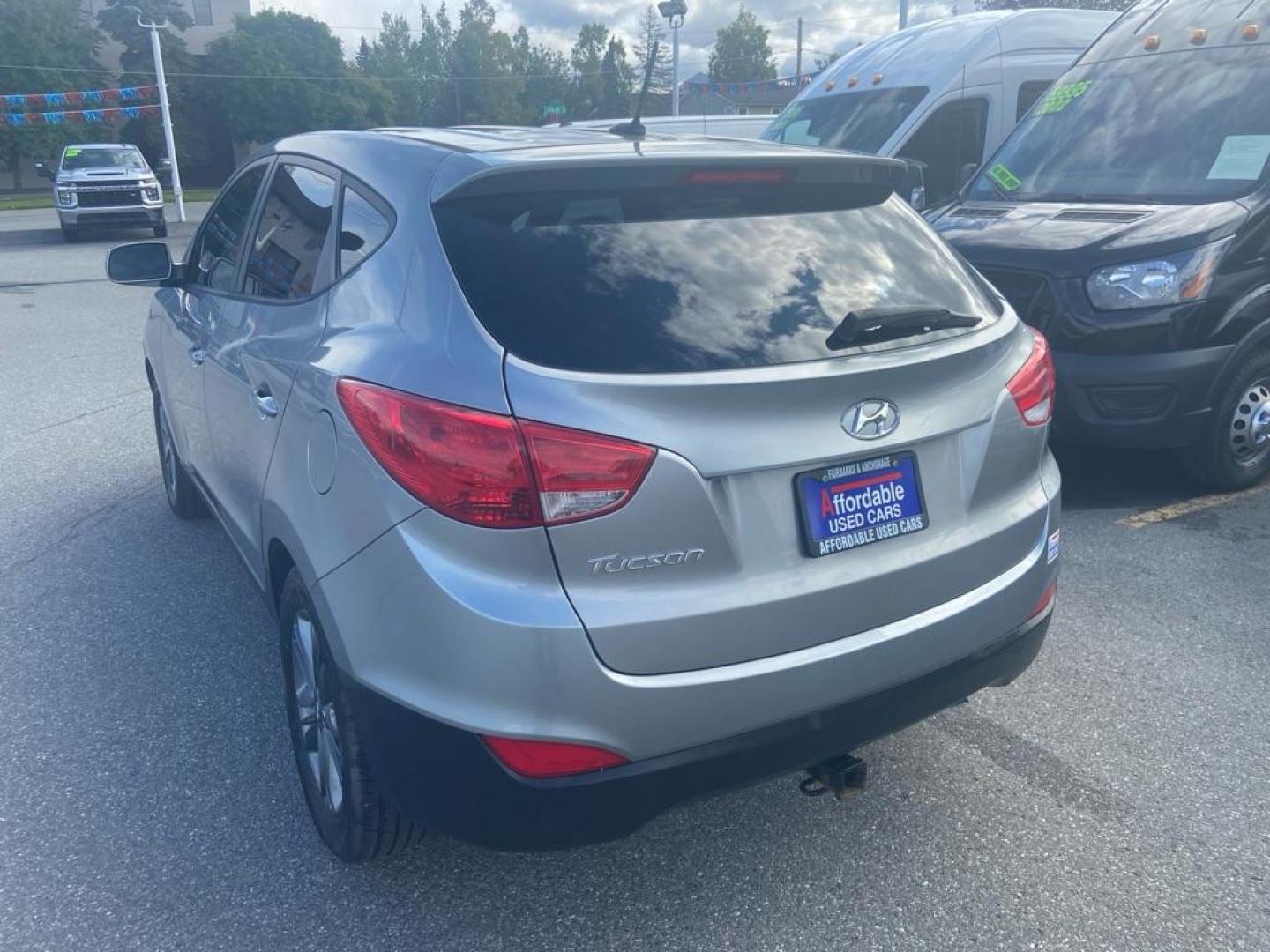 2015 SILVER HYUNDAI TUCSON GLS (KM8JT3AF7FU) with an 2.0L engine, Automatic transmission, located at 929 East 8th Ave, Anchorage, AK, 99501, (907) 274-2277, 61.214783, -149.866074 - Photo#2