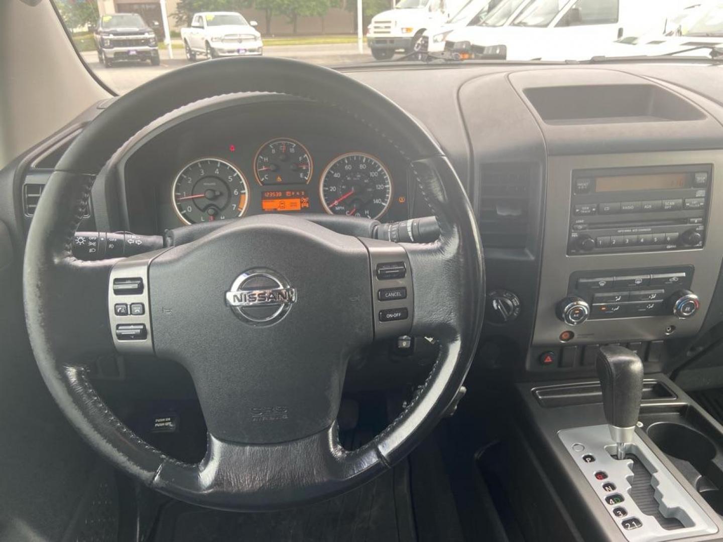 2010 WHITE NISSAN TITAN XE (1N6AA0EC4AN) with an 5.6L engine, Automatic transmission, located at 929 East 8th Ave, Anchorage, AK, 99501, (907) 274-2277, 61.214783, -149.866074 - Photo#4