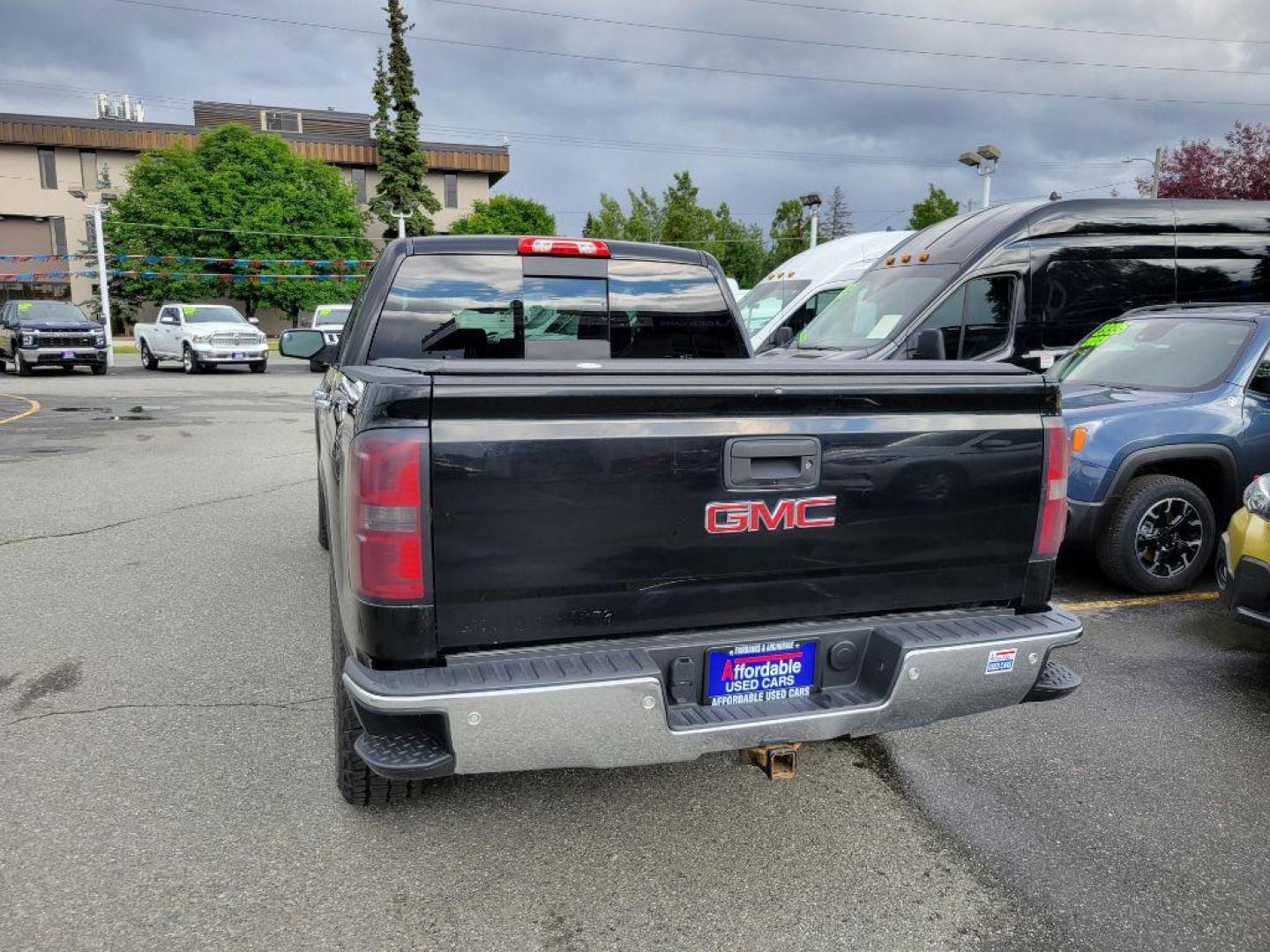 2015 BLACK GMC SIERRA 1500 SLT (3GTU2VEC0FG) with an 5.3L engine, Automatic transmission, located at 929 East 8th Ave, Anchorage, AK, 99501, (907) 274-2277, 61.214783, -149.866074 - Photo#2