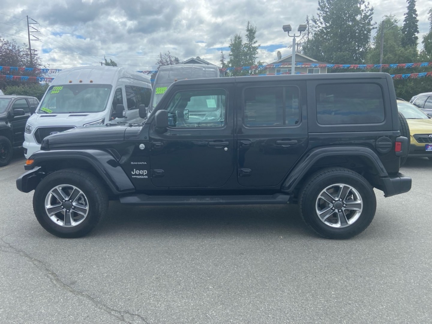 2020 BLACK JEEP WRANGLER UNLIMI SAHARA (1C4HJXEN8LW) with an 2.0L engine, Automatic transmission, located at 929 East 8th Ave, Anchorage, AK, 99501, (907) 274-2277, 61.214783, -149.866074- Photo#1