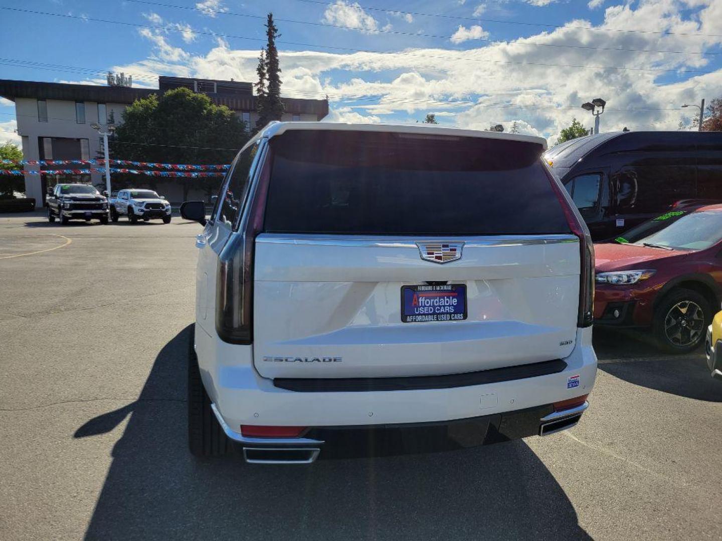 2022 WHITE CADILLAC ESCALADE ESV PREMIUM LUXURY (1GYS4KKL5NR) with an 6.2L engine, Automatic transmission, located at 929 East 8th Ave, Anchorage, AK, 99501, (907) 274-2277, 61.214783, -149.866074 - Photo#2