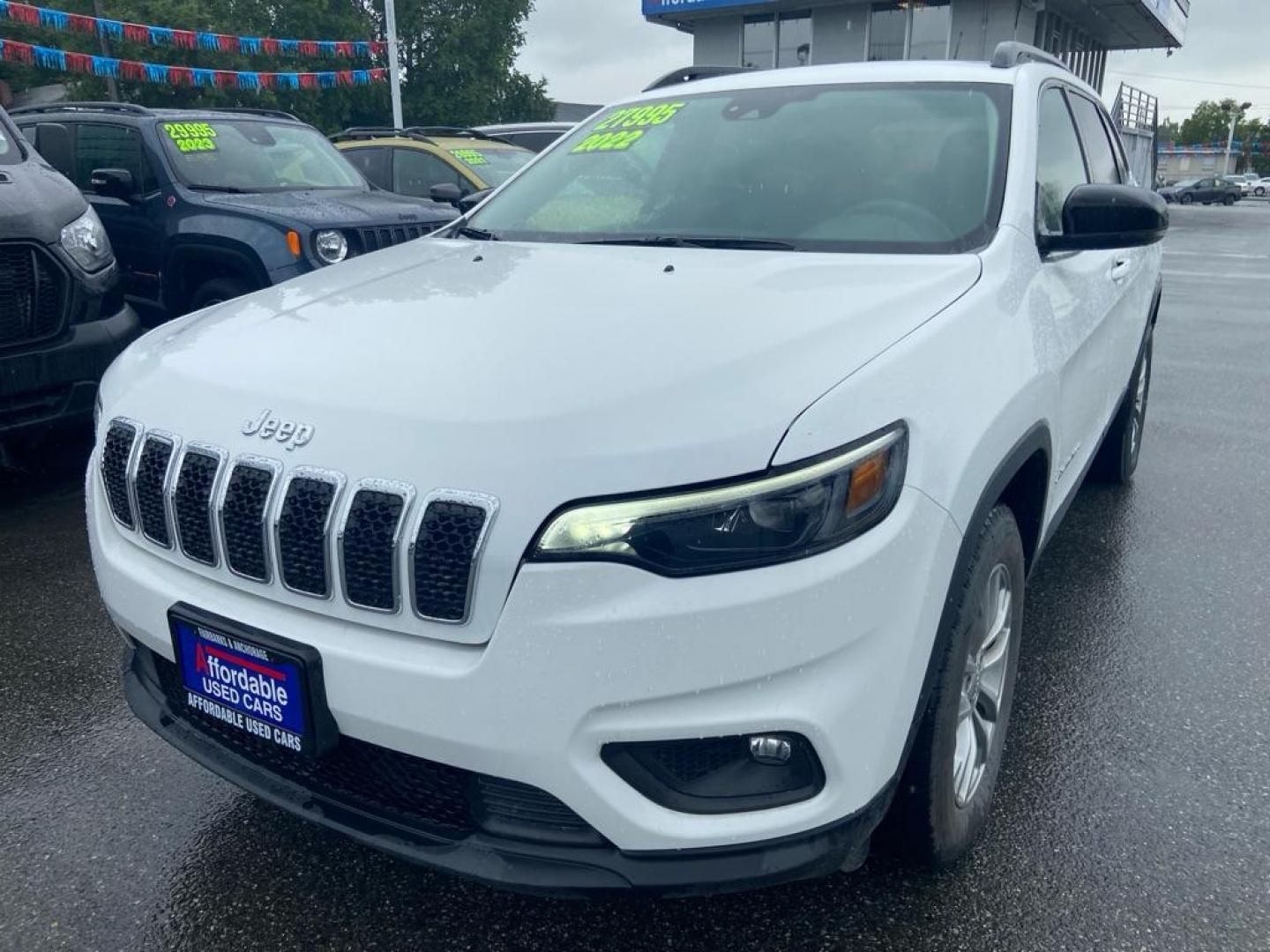 2022 WHITE JEEP CHEROKEE LATITUDE LUX (1C4PJMMX3ND) with an 3.2L engine, Automatic transmission, located at 929 East 8th Ave, Anchorage, AK, 99501, (907) 274-2277, 61.214783, -149.866074 - Photo#0