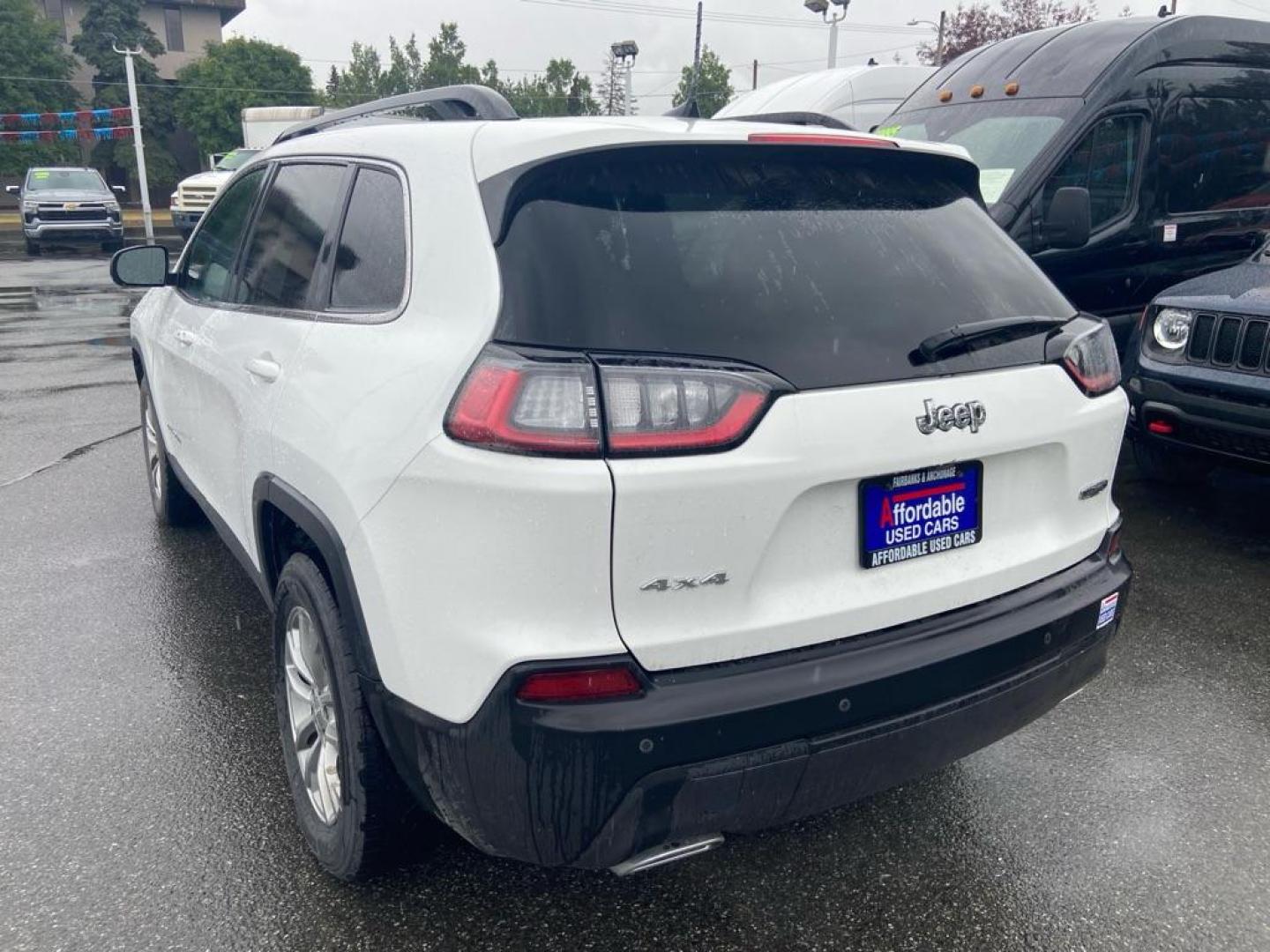 2022 WHITE JEEP CHEROKEE LATITUDE LUX (1C4PJMMX3ND) with an 3.2L engine, Automatic transmission, located at 929 East 8th Ave, Anchorage, AK, 99501, (907) 274-2277, 61.214783, -149.866074 - Photo#2