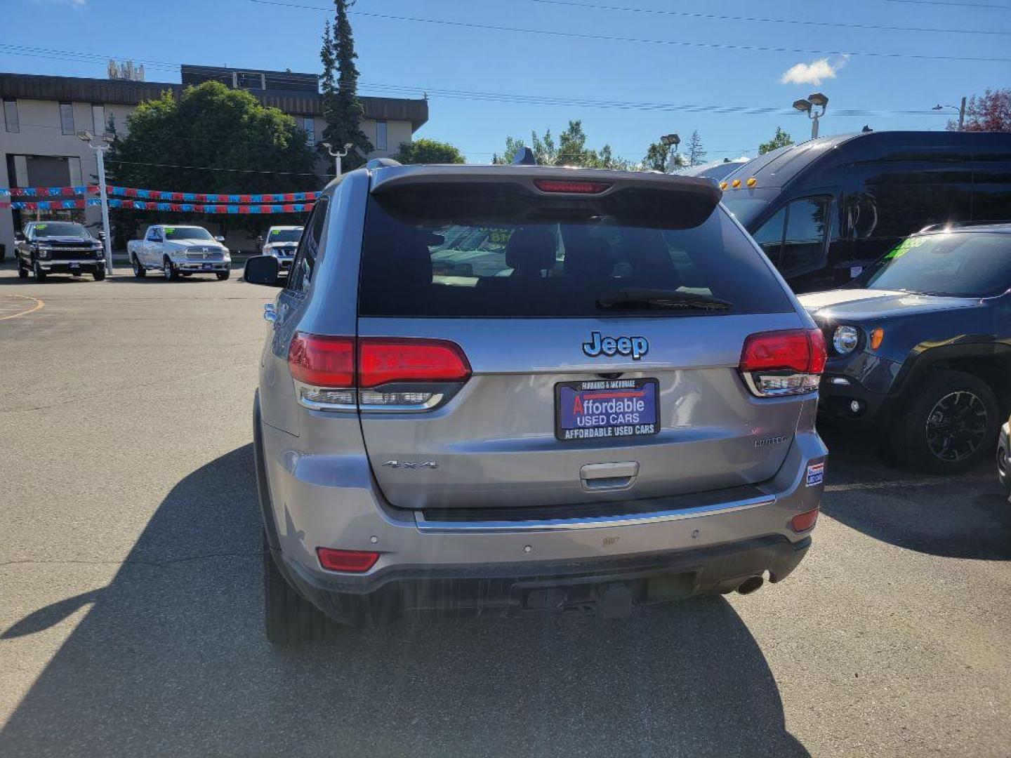 2018 SILVER JEEP GRAND CHEROKEE LIMITED (1C4RJFBG6JC) with an 3.6L engine, Automatic transmission, located at 929 East 8th Ave, Anchorage, AK, 99501, (907) 274-2277, 61.214783, -149.866074 - Photo#2