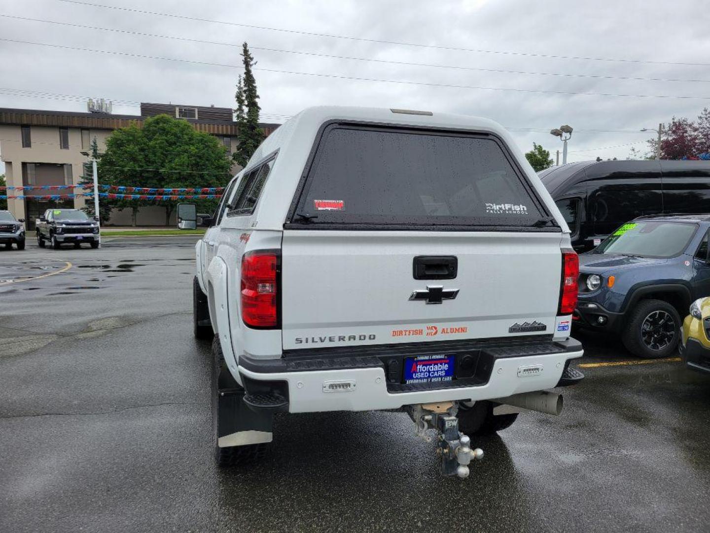 2016 WHITE CHEVROLET SILVERADO 2500 HIGH COUNTRY (1GC1KXE88GF) with an 6.6L engine, Automatic transmission, located at 929 East 8th Ave, Anchorage, AK, 99501, (907) 274-2277, 61.214783, -149.866074 - Photo#2