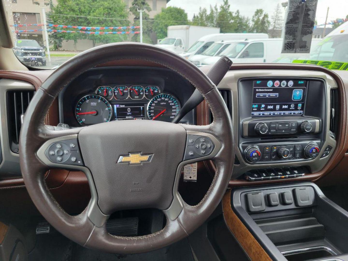 2016 WHITE CHEVROLET SILVERADO 2500 HIGH COUNTRY (1GC1KXE88GF) with an 6.6L engine, Automatic transmission, located at 929 East 8th Ave, Anchorage, AK, 99501, (907) 274-2277, 61.214783, -149.866074 - Photo#4