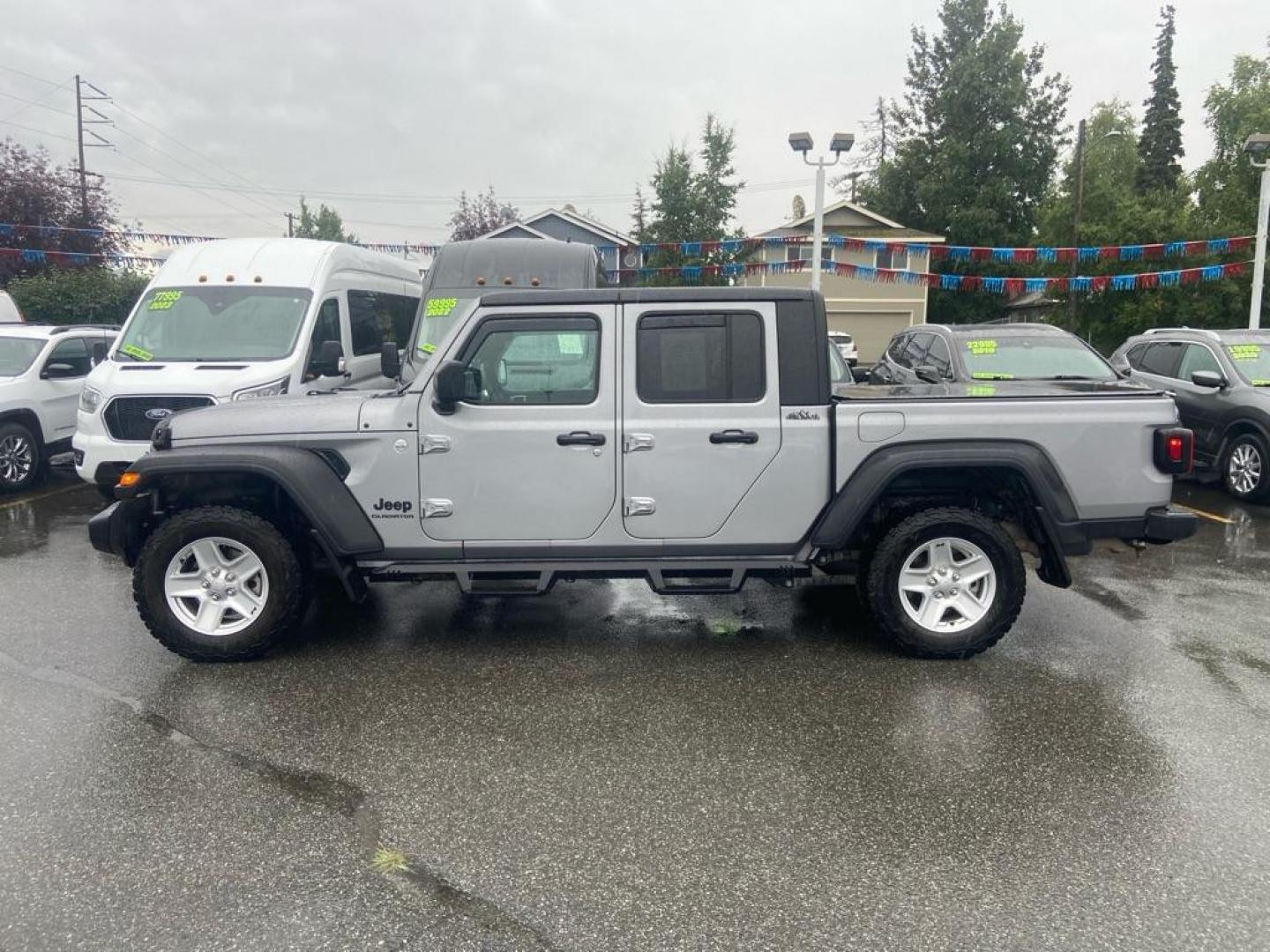 2020 SILVER JEEP GLADIATOR SPORT S (1C6HJTAG6LL) with an 3.6L engine, Automatic transmission, located at 929 East 8th Ave, Anchorage, AK, 99501, (907) 274-2277, 61.214783, -149.866074 - Photo#1