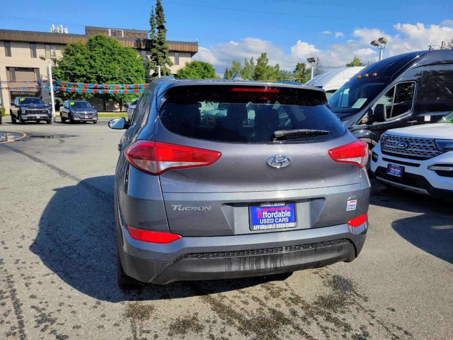 2018 GRAY HYUNDAI TUCSON SEL SEL (KM8J3CA48JU) with an 2.0L engine, Automatic transmission, located at 929 East 8th Ave, Anchorage, AK, 99501, (907) 274-2277, 61.214783, -149.866074 - Photo#2