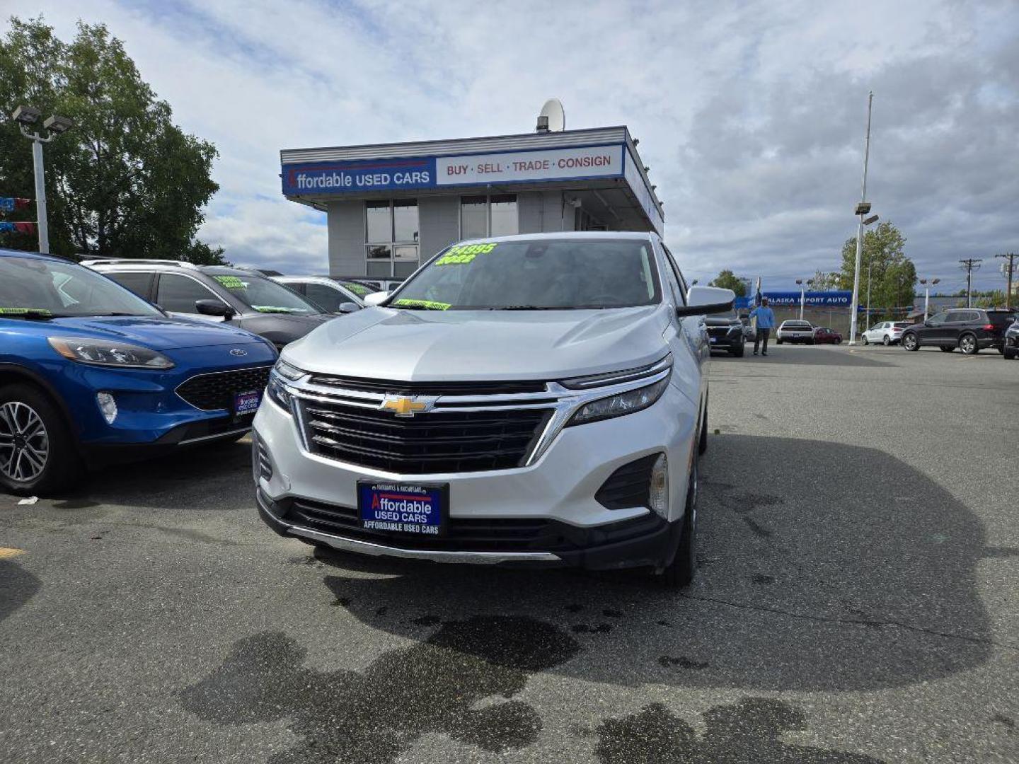 2022 SILVER CHEVROLET EQUINOX LT LT (3GNAXUEV8NL) with an 1.5L engine, Automatic transmission, located at 929 East 8th Ave, Anchorage, AK, 99501, (907) 274-2277, 61.214783, -149.866074 - Photo#2