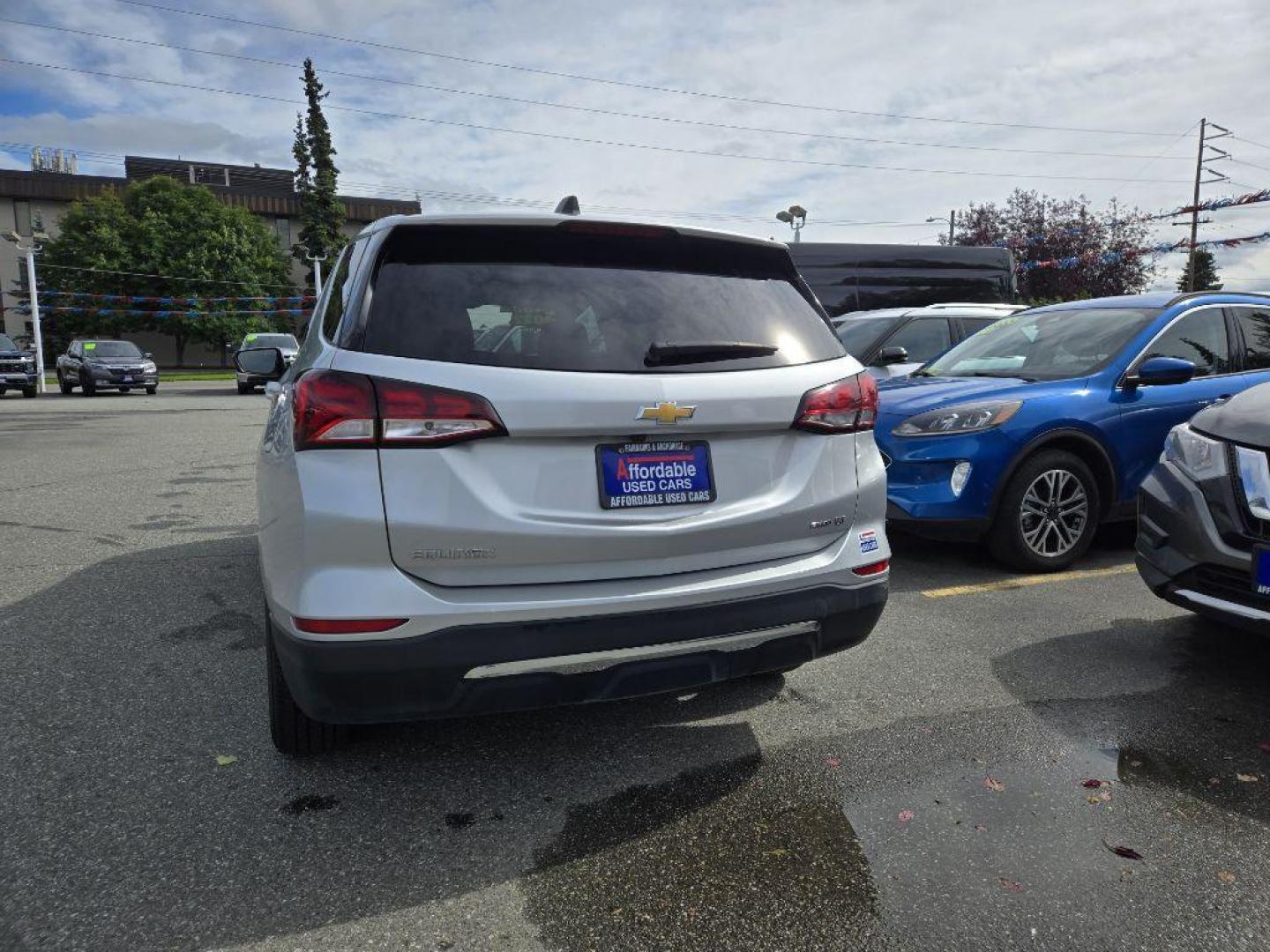 2022 SILVER CHEVROLET EQUINOX LT LT (3GNAXUEV8NL) with an 1.5L engine, Automatic transmission, located at 929 East 8th Ave, Anchorage, AK, 99501, (907) 274-2277, 61.214783, -149.866074 - Photo#3