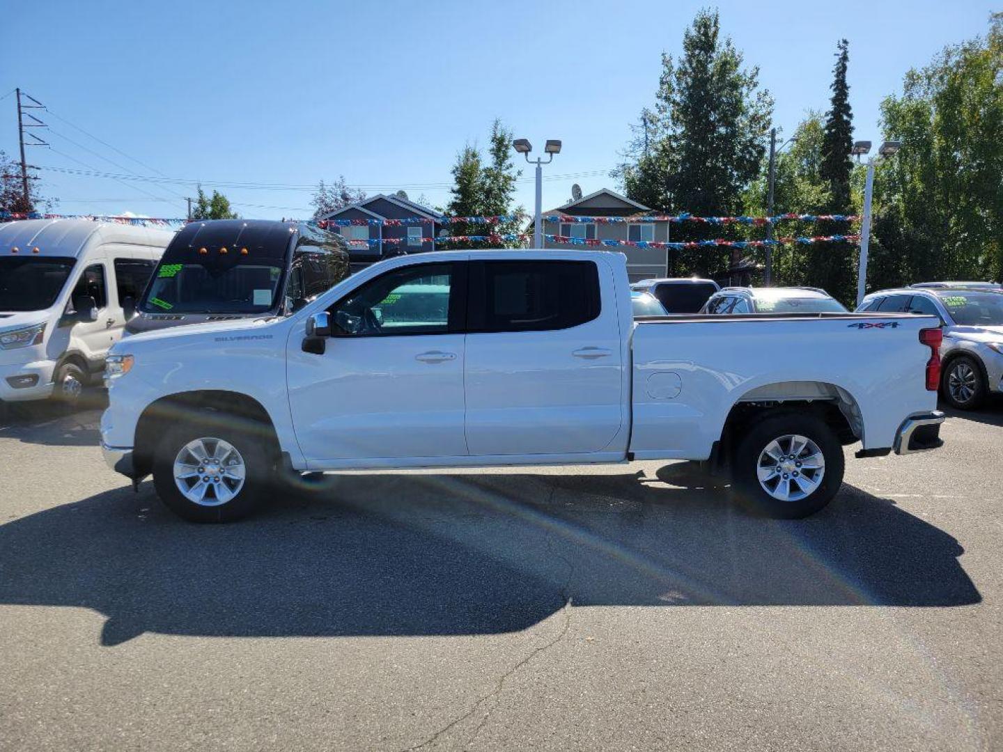 2023 WHITE CHEVROLET SILVERADO 1500 LT (1GCUDDED0PZ) with an 5.3L engine, Automatic transmission, located at 929 East 8th Ave, Anchorage, AK, 99501, (907) 274-2277, 61.214783, -149.866074 - Photo#1