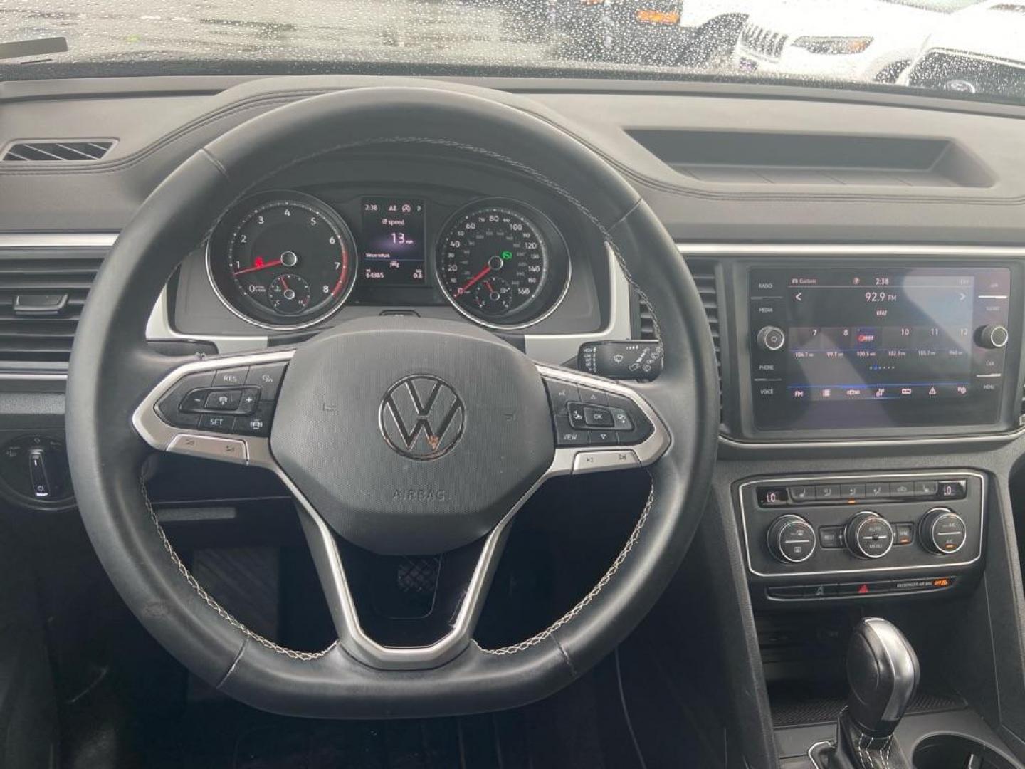 2021 BLACK VOLKSWAGEN ATLAS SE (1V2HR2CA3MC) with an 3.6L engine, Automatic transmission, located at 929 East 8th Ave, Anchorage, AK, 99501, (907) 274-2277, 61.214783, -149.866074 - Photo#4