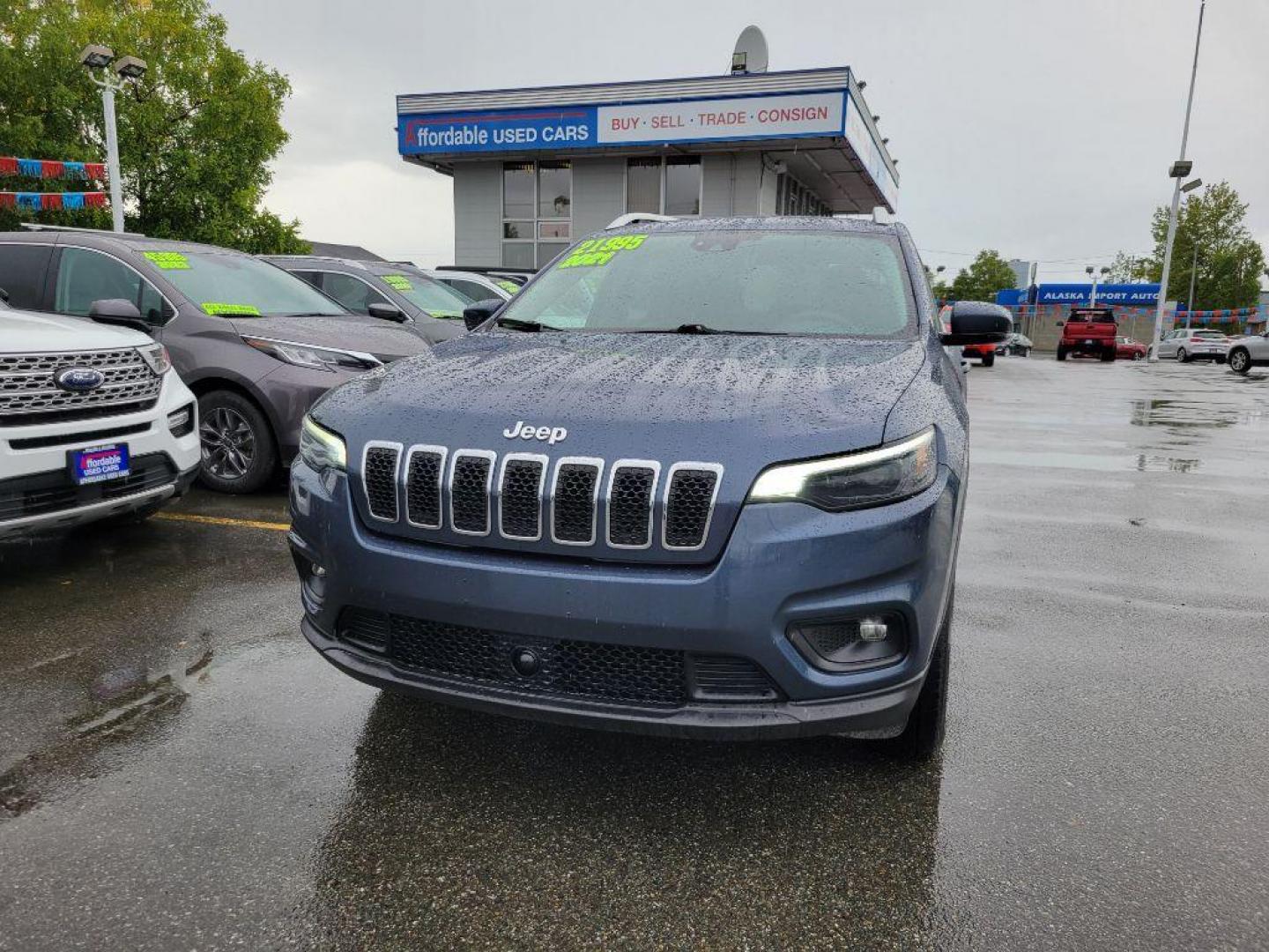 2021 BLUE JEEP CHEROKEE LATITUDE PLUS (1C4PJMLB4MD) with an 2.4L engine, Automatic transmission, located at 929 East 8th Ave, Anchorage, AK, 99501, (907) 274-2277, 61.214783, -149.866074 - Photo#0