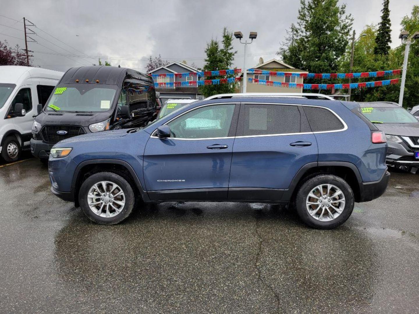 2021 BLUE JEEP CHEROKEE LATITUDE PLUS (1C4PJMLB4MD) with an 2.4L engine, Automatic transmission, located at 929 East 8th Ave, Anchorage, AK, 99501, (907) 274-2277, 61.214783, -149.866074 - Photo#1