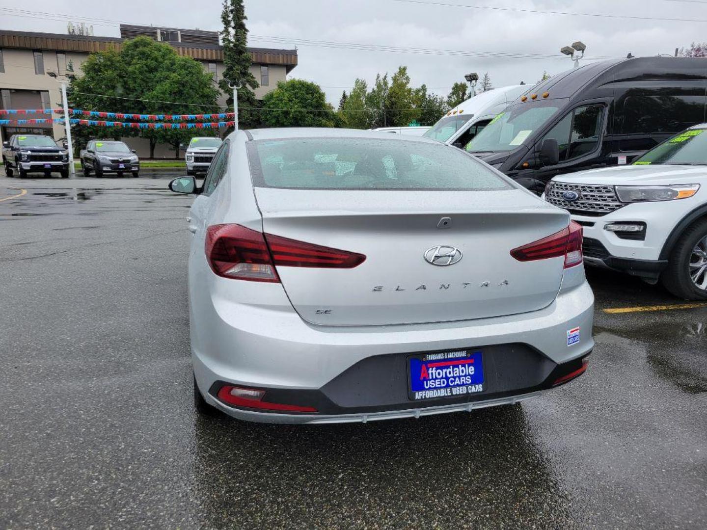 2019 SILVER HYUNDAI ELANTRA SE (5NPD74LF7KH) with an 2.0L engine, Automatic transmission, located at 929 East 8th Ave, Anchorage, AK, 99501, (907) 274-2277, 61.214783, -149.866074 - Photo#2