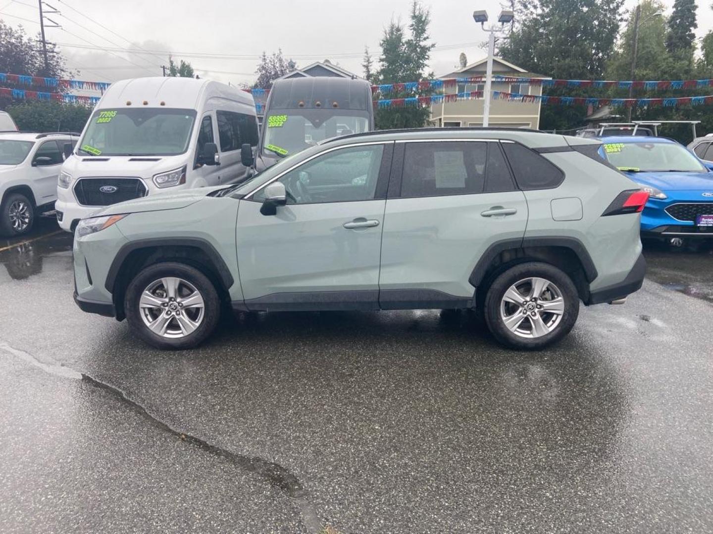 2022 GRAY TOYOTA RAV4 XLE XLE (2T3P1RFV4NW) with an 2.5L engine, Automatic transmission, located at 929 East 8th Ave, Anchorage, AK, 99501, (907) 274-2277, 61.214783, -149.866074 - Photo#1