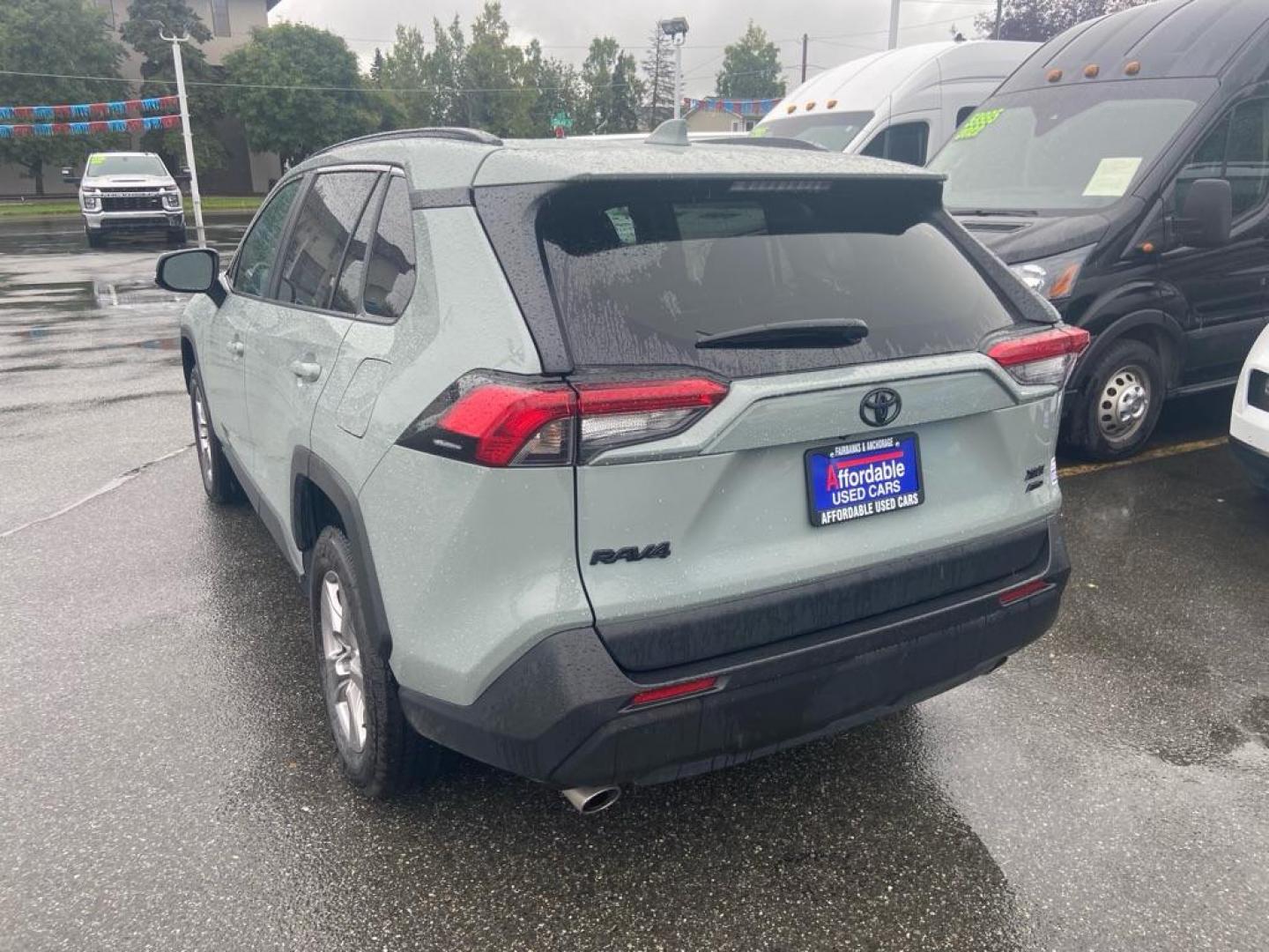 2022 GRAY TOYOTA RAV4 XLE XLE (2T3P1RFV4NW) with an 2.5L engine, Automatic transmission, located at 929 East 8th Ave, Anchorage, AK, 99501, (907) 274-2277, 61.214783, -149.866074 - Photo#2