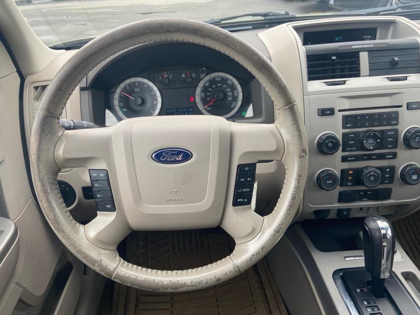 2009 GREEN FORD ESCAPE HYBRID (1FMCU59349K) with an 2.5L engine, Continuously Variable transmission, located at 929 East 8th Ave, Anchorage, AK, 99501, (907) 274-2277, 61.214783, -149.866074 - Photo#4