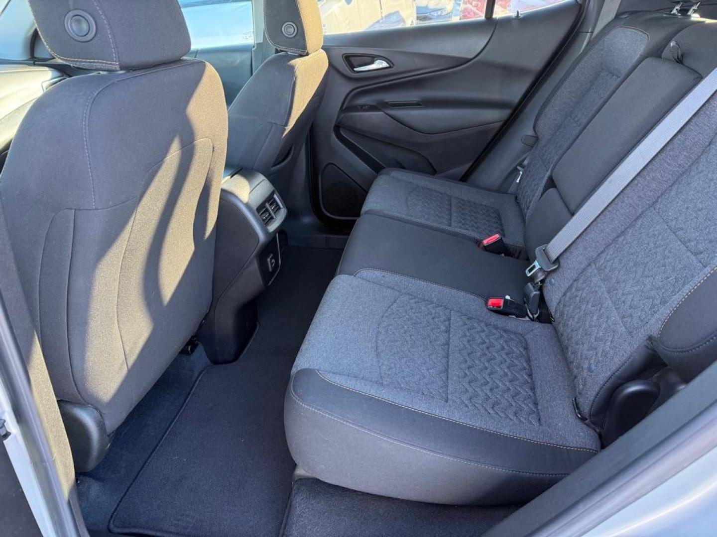 2022 SILVER CHEVROLET EQUINOX LT (3GNAXUEV8NL) with an 1.5L engine, Automatic transmission, located at 929 East 8th Ave, Anchorage, AK, 99501, (907) 274-2277, 61.214783, -149.866074 - Photo#3