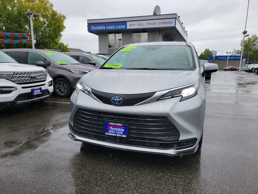 photo of 2022 TOYOTA SIENNA LE 4DR