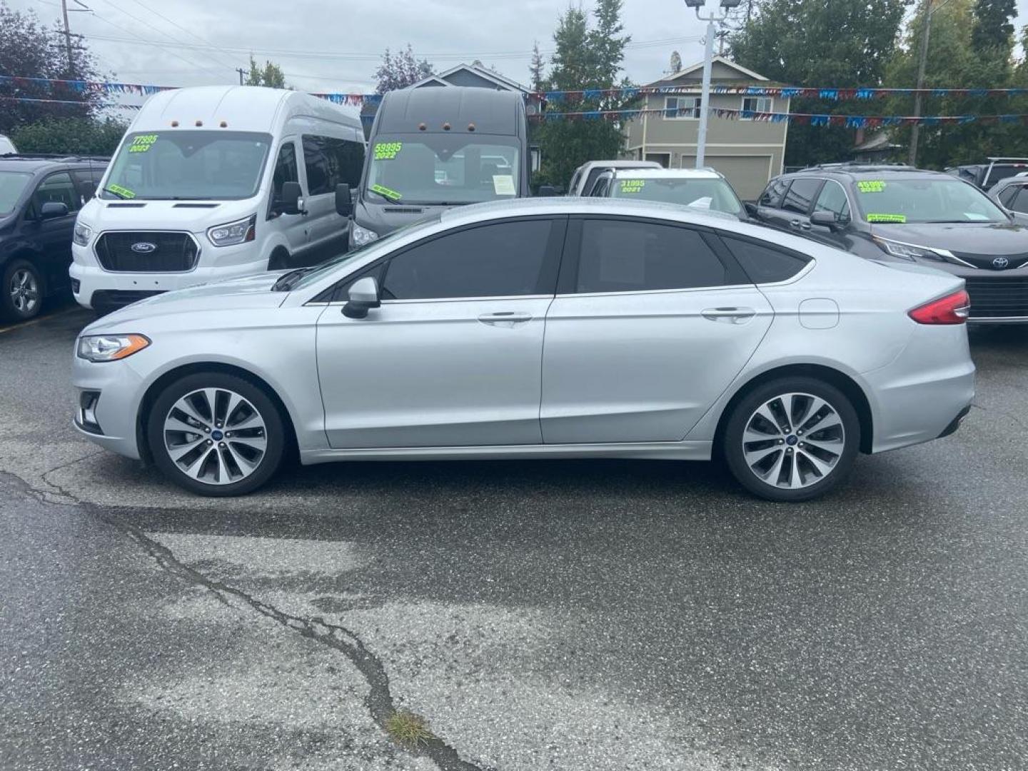 2019 SILVER FORD FUSION SE (3FA6P0T91KR) with an 2.0L engine, Automatic transmission, located at 929 East 8th Ave, Anchorage, AK, 99501, (907) 274-2277, 61.214783, -149.866074 - Photo#1