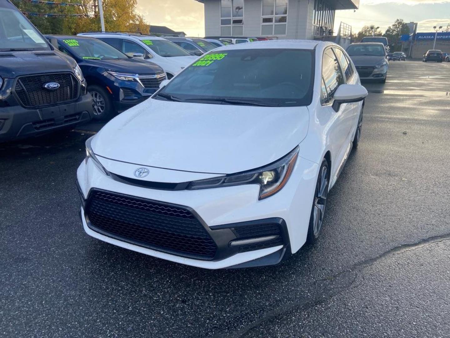 2021 WHITE TOYOTA COROLLA SE (5YFS4MCE0MP) with an 2.0L engine, Automatic transmission, located at 929 East 8th Ave, Anchorage, AK, 99501, (907) 274-2277, 61.214783, -149.866074 - Photo#0