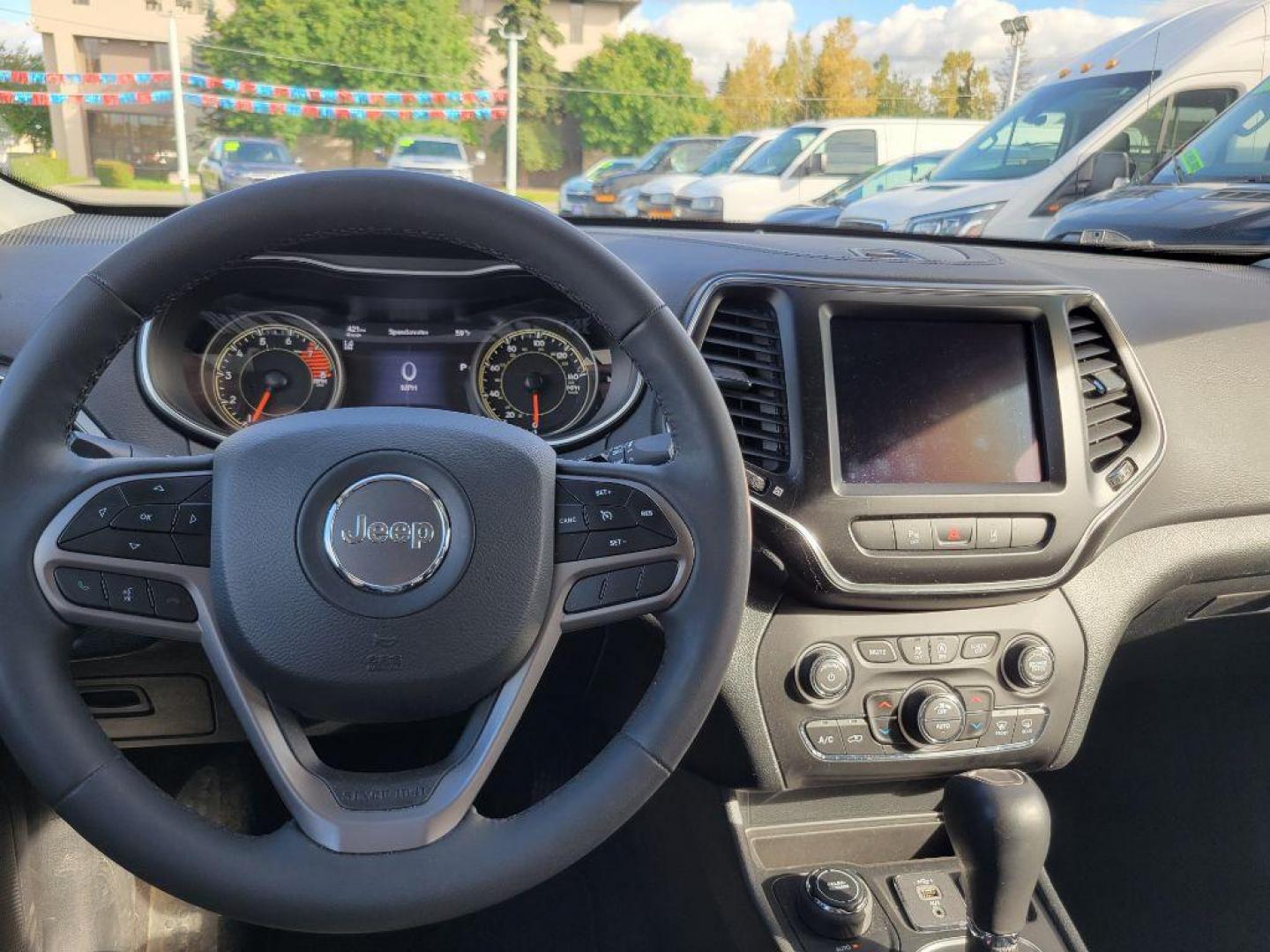 2022 RED JEEP CHEROKEE LATITUDE LUX (1C4PJMMX5ND) with an 3.2L engine, Automatic transmission, located at 929 East 8th Ave, Anchorage, AK, 99501, (907) 274-2277, 61.214783, -149.866074 - Photo#4