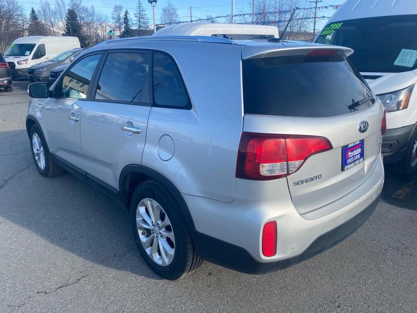 2014 SILVER KIA SORENTO EX (5XYKUDA72EG) with an 3.3L engine, Automatic transmission, located at 929 East 8th Ave, Anchorage, AK, 99501, (907) 274-2277, 61.214783, -149.866074 - Photo#2