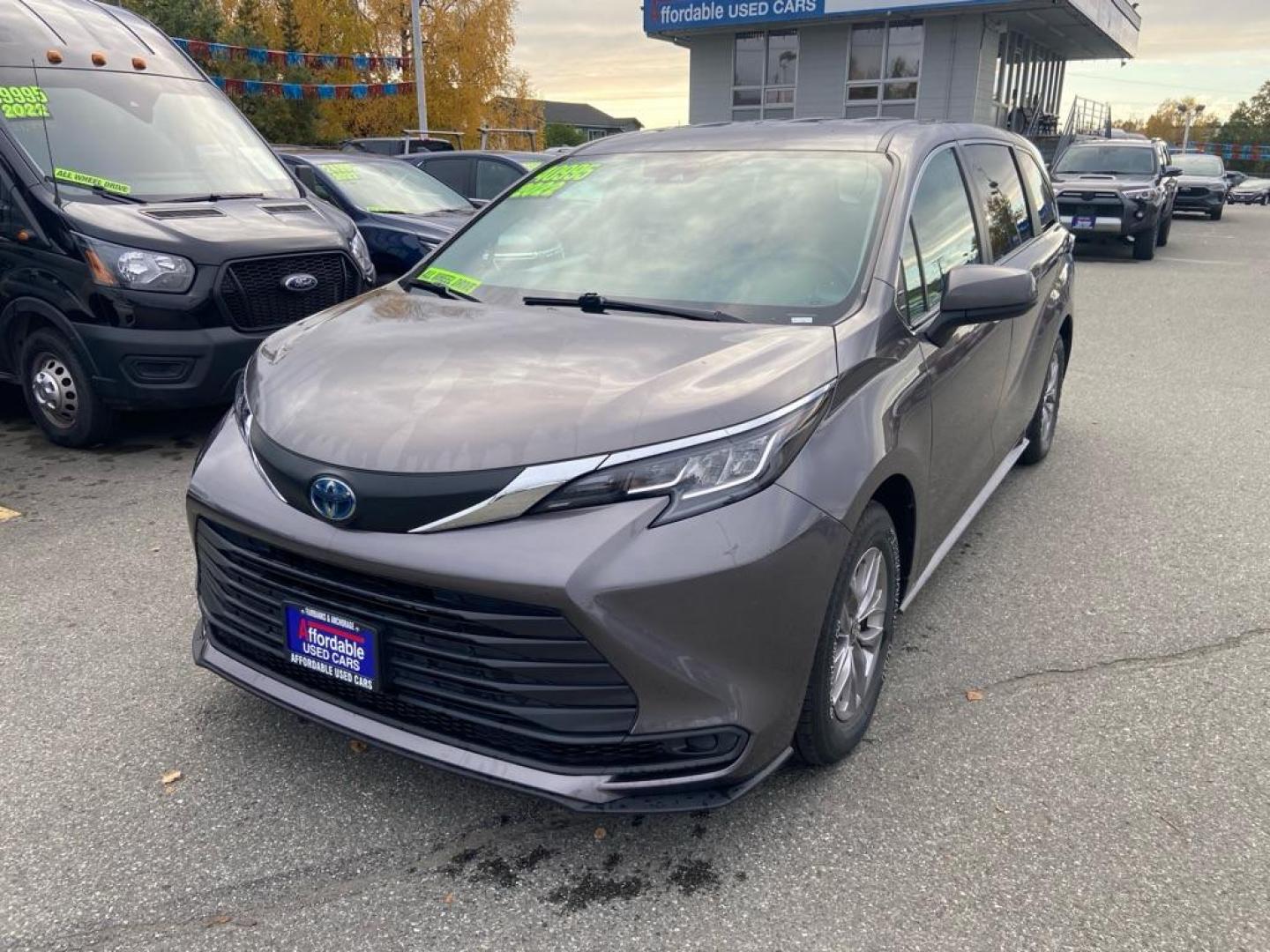 2022 GRAY TOYOTA SIENNA LE LE (5TDKSKFC1NS) with an 2.5L engine, Continuously Variable transmission, located at 929 East 8th Ave, Anchorage, AK, 99501, (907) 274-2277, 61.214783, -149.866074 - Photo#0