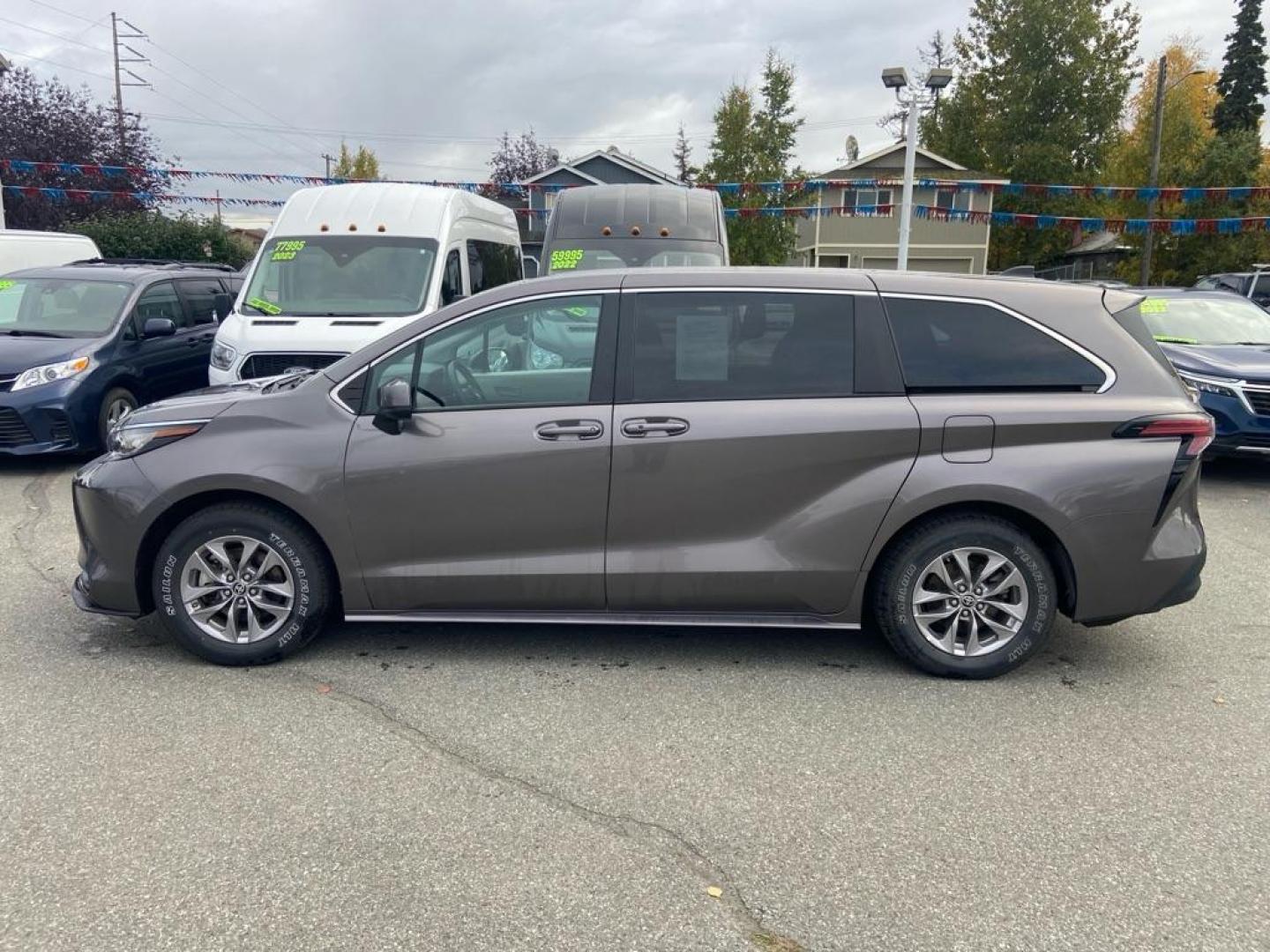 2022 GRAY TOYOTA SIENNA LE LE (5TDKSKFC1NS) with an 2.5L engine, Continuously Variable transmission, located at 929 East 8th Ave, Anchorage, AK, 99501, (907) 274-2277, 61.214783, -149.866074 - Photo#1