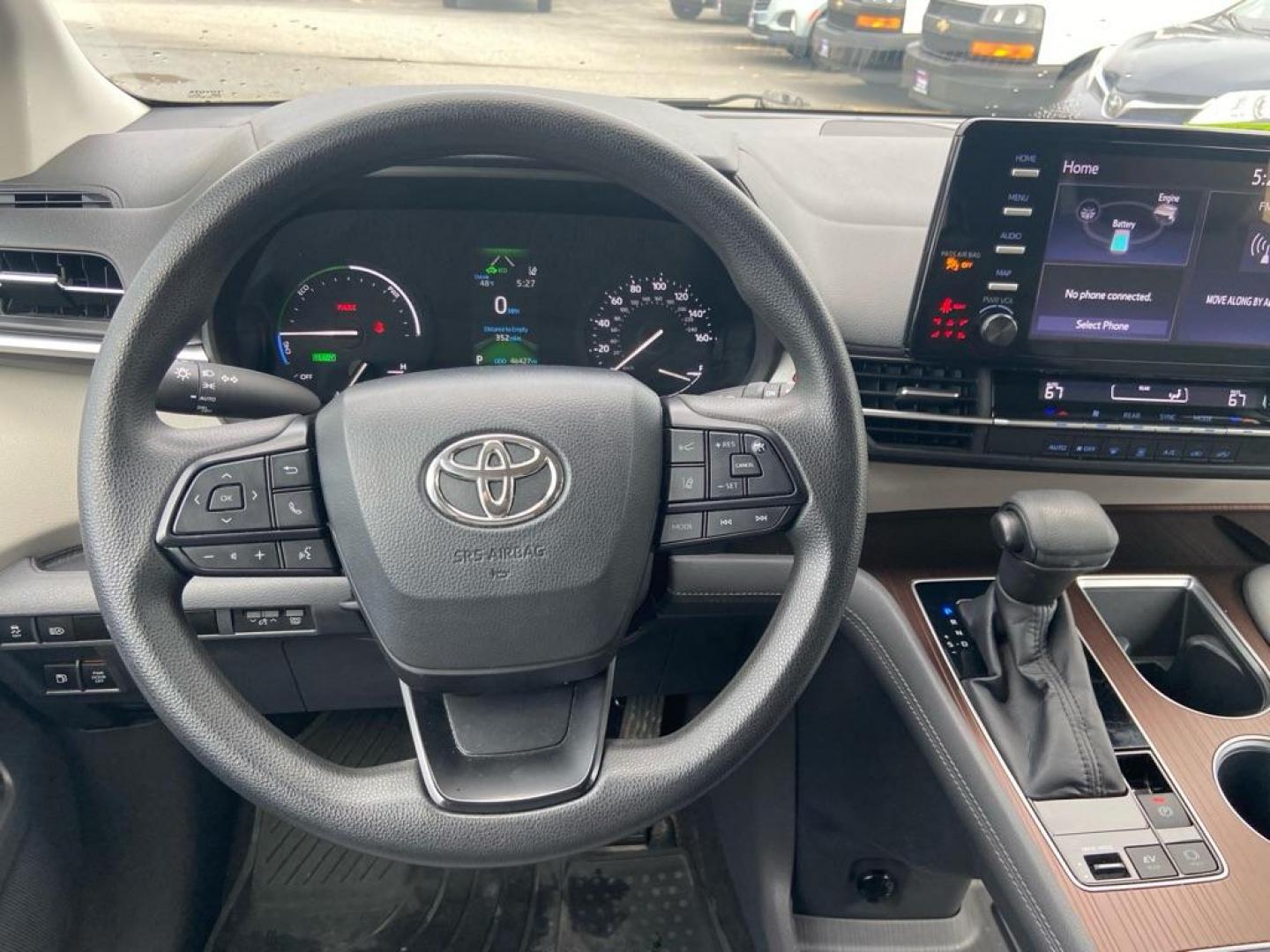 2022 GRAY TOYOTA SIENNA LE LE (5TDKSKFC1NS) with an 2.5L engine, Continuously Variable transmission, located at 929 East 8th Ave, Anchorage, AK, 99501, (907) 274-2277, 61.214783, -149.866074 - Photo#4