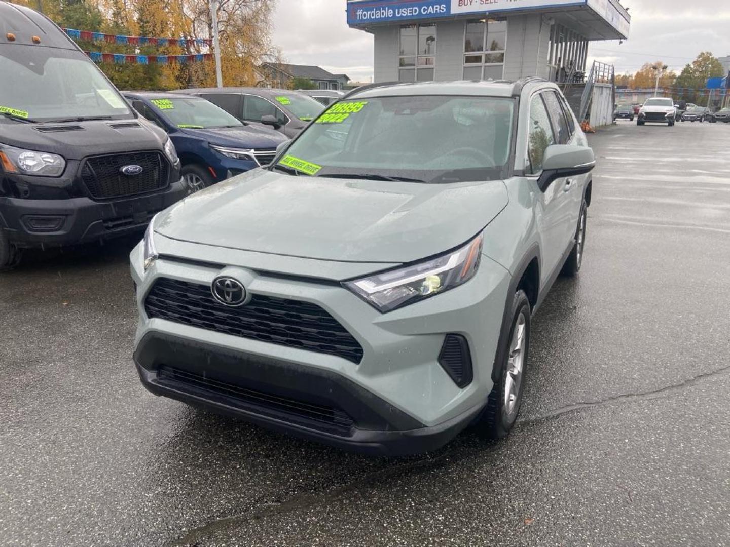 2022 GRAY TOYOTA RAV4 XLE XLE (2T3P1RFV4NW) with an 2.5L engine, Automatic transmission, located at 929 East 8th Ave, Anchorage, AK, 99501, (907) 274-2277, 61.214783, -149.866074 - Photo#0