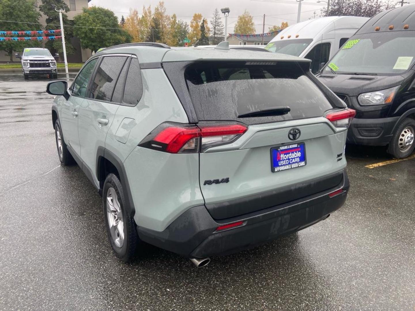 2022 GRAY TOYOTA RAV4 XLE XLE (2T3P1RFV4NW) with an 2.5L engine, Automatic transmission, located at 929 East 8th Ave, Anchorage, AK, 99501, (907) 274-2277, 61.214783, -149.866074 - Photo#2