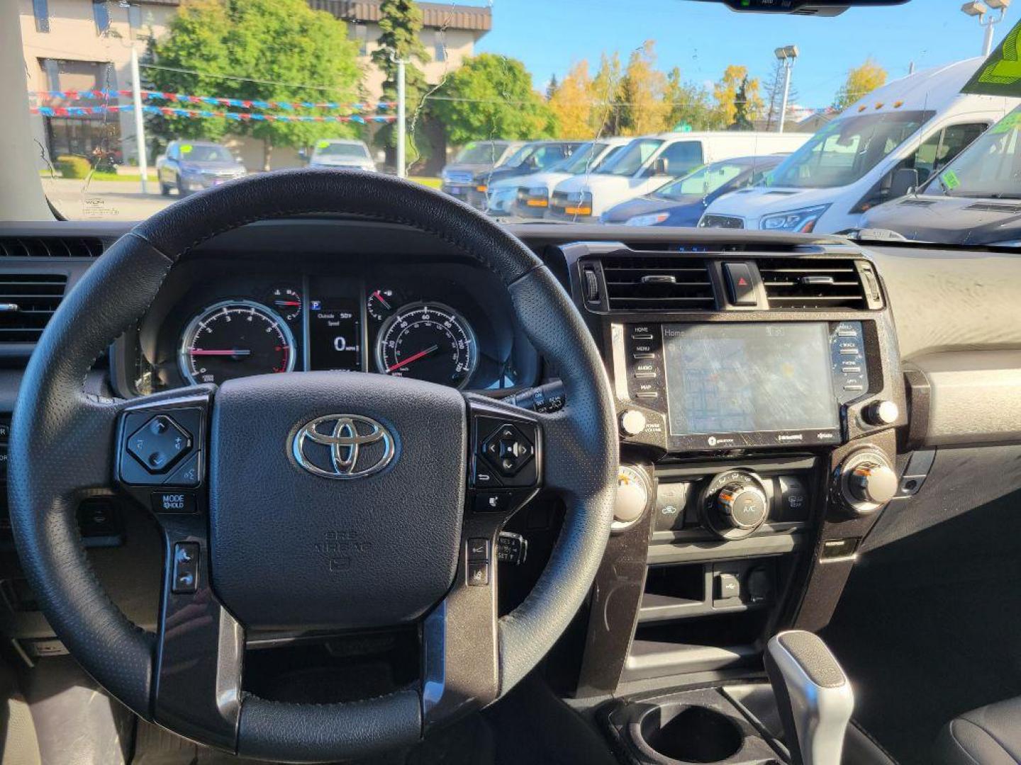 2022 WHITE TOYOTA 4RUNNER SR5 SR5 PREMIUM (JTERU5JR2N5) with an 4.0L engine, Automatic transmission, located at 929 East 8th Ave, Anchorage, AK, 99501, (907) 274-2277, 61.214783, -149.866074 - Photo#4