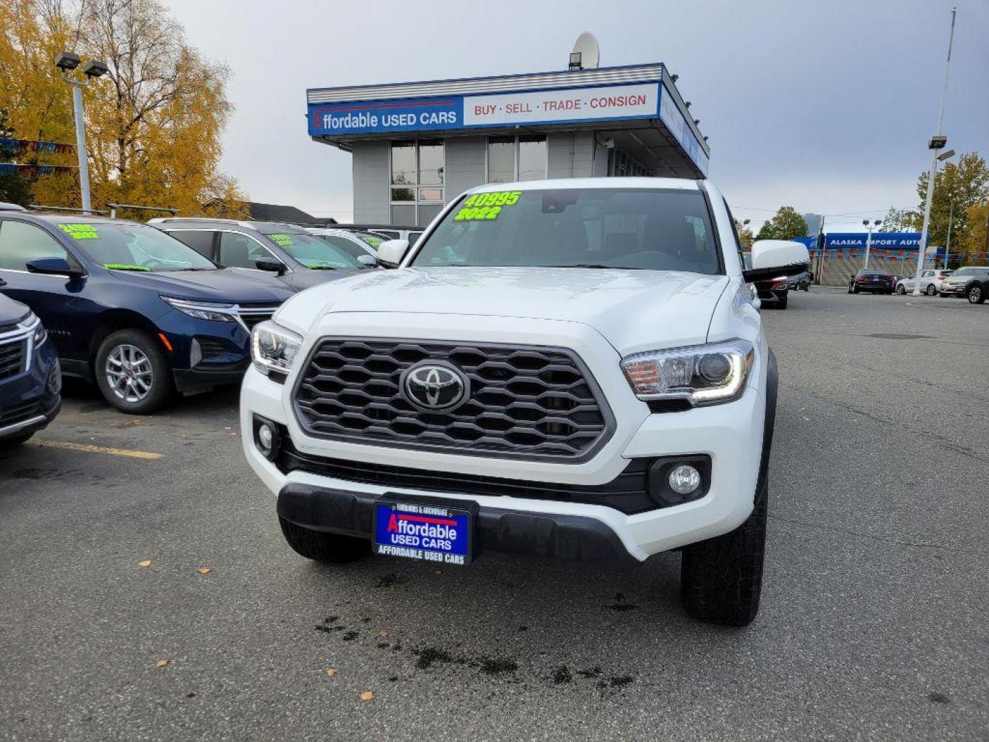 2022 WHITE TOYOTA TACOMA TRD DOUBLE CAB (3TMCZ5ANXNM) with an 3.5L engine, Automatic transmission, located at 929 East 8th Ave, Anchorage, AK, 99501, (907) 274-2277, 61.214783, -149.866074 - Photo#0