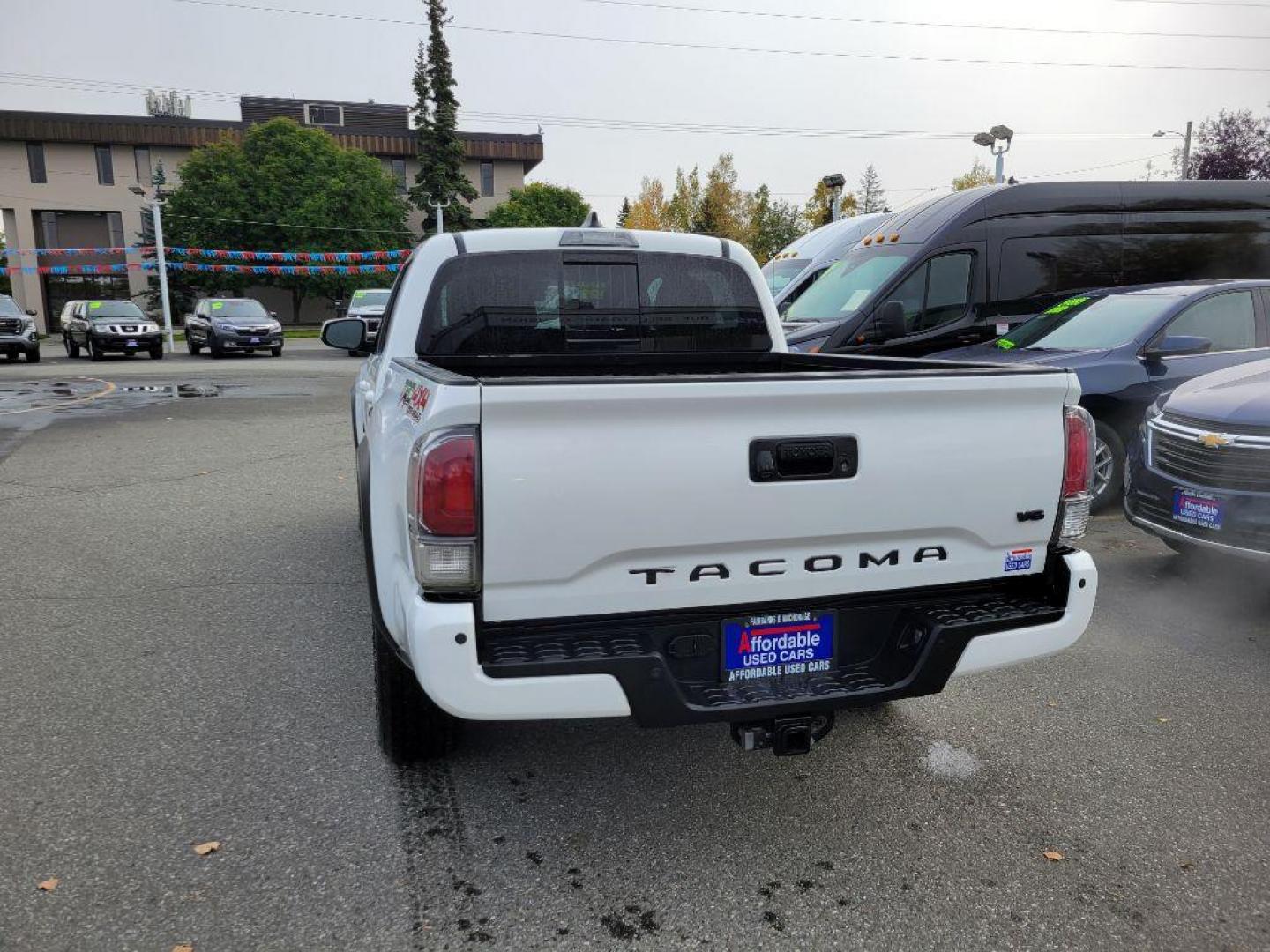 2022 WHITE TOYOTA TACOMA TRD DOUBLE CAB (3TMCZ5ANXNM) with an 3.5L engine, Automatic transmission, located at 929 East 8th Ave, Anchorage, AK, 99501, (907) 274-2277, 61.214783, -149.866074 - Photo#2