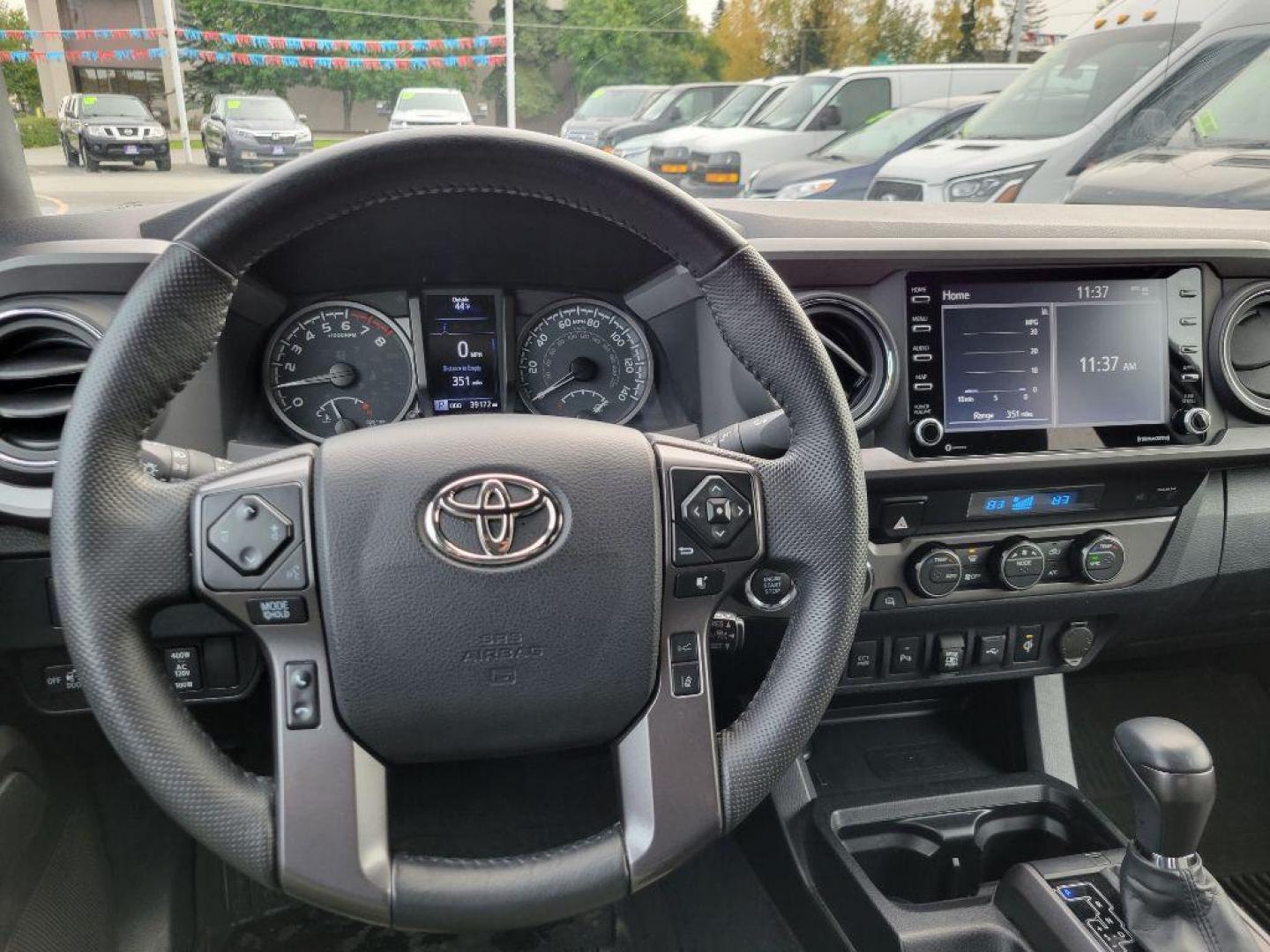 2022 WHITE TOYOTA TACOMA TRD DOUBLE CAB (3TMCZ5ANXNM) with an 3.5L engine, Automatic transmission, located at 929 East 8th Ave, Anchorage, AK, 99501, (907) 274-2277, 61.214783, -149.866074 - Photo#4