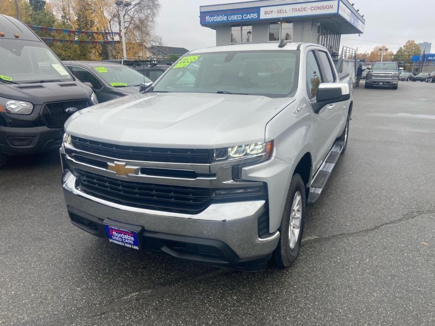 2021 SILVER CHEVROLET SILVERADO 1500 LT (3GCUYDED2MG) with an 5.3L engine, Automatic transmission, located at 929 East 8th Ave, Anchorage, AK, 99501, (907) 274-2277, 61.214783, -149.866074 - Photo#0