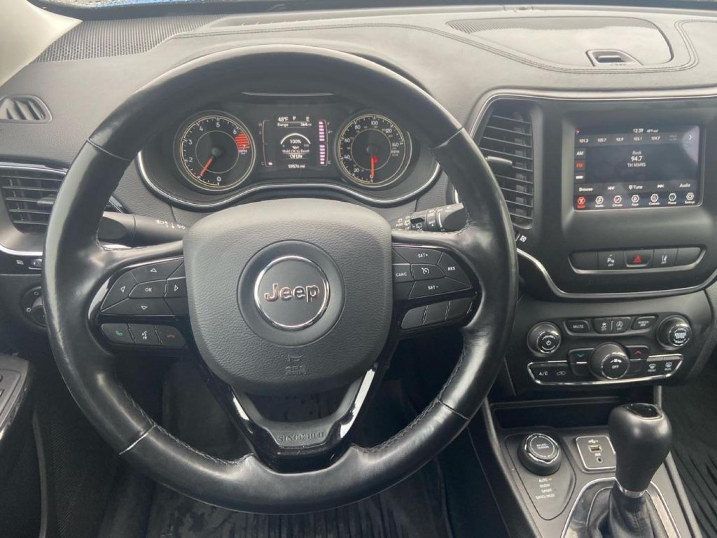 2021 BLUE JEEP CHEROKEE LATITUDE PLUS (1C4PJMLB0MD) with an 2.4L engine, Automatic transmission, located at 929 East 8th Ave, Anchorage, AK, 99501, (907) 274-2277, 61.214783, -149.866074 - Photo#4