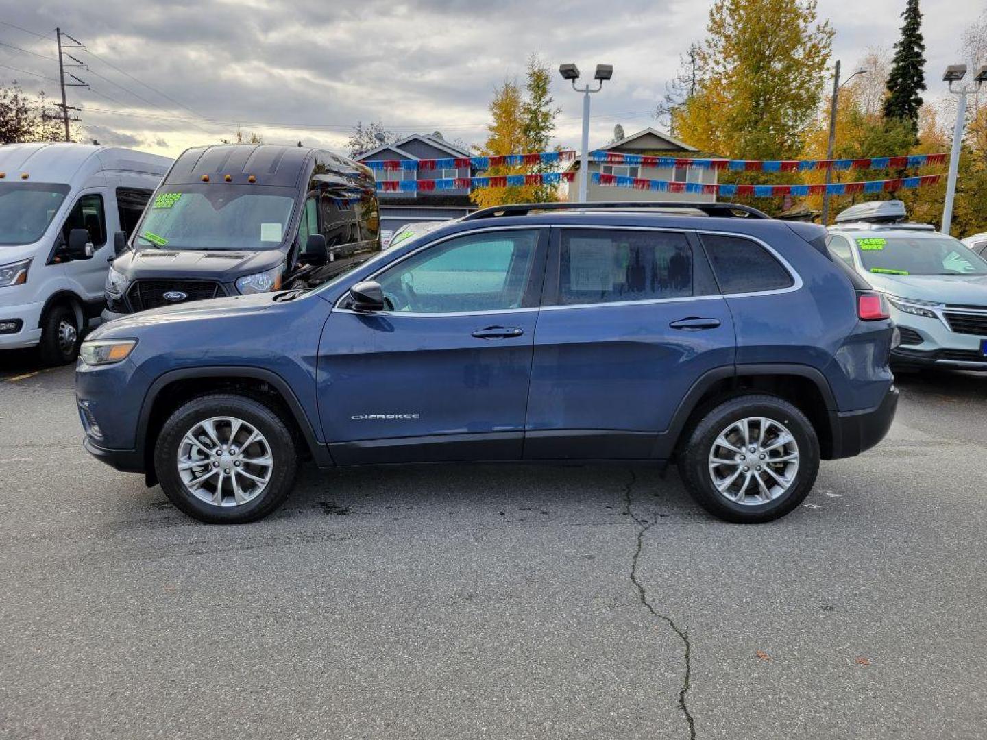 2022 BLUE JEEP CHEROKEE LATITUDE LUX (1C4PJMMX9ND) with an 3.2L engine, Automatic transmission, located at 929 East 8th Ave, Anchorage, AK, 99501, (907) 274-2277, 61.214783, -149.866074 - Photo#1